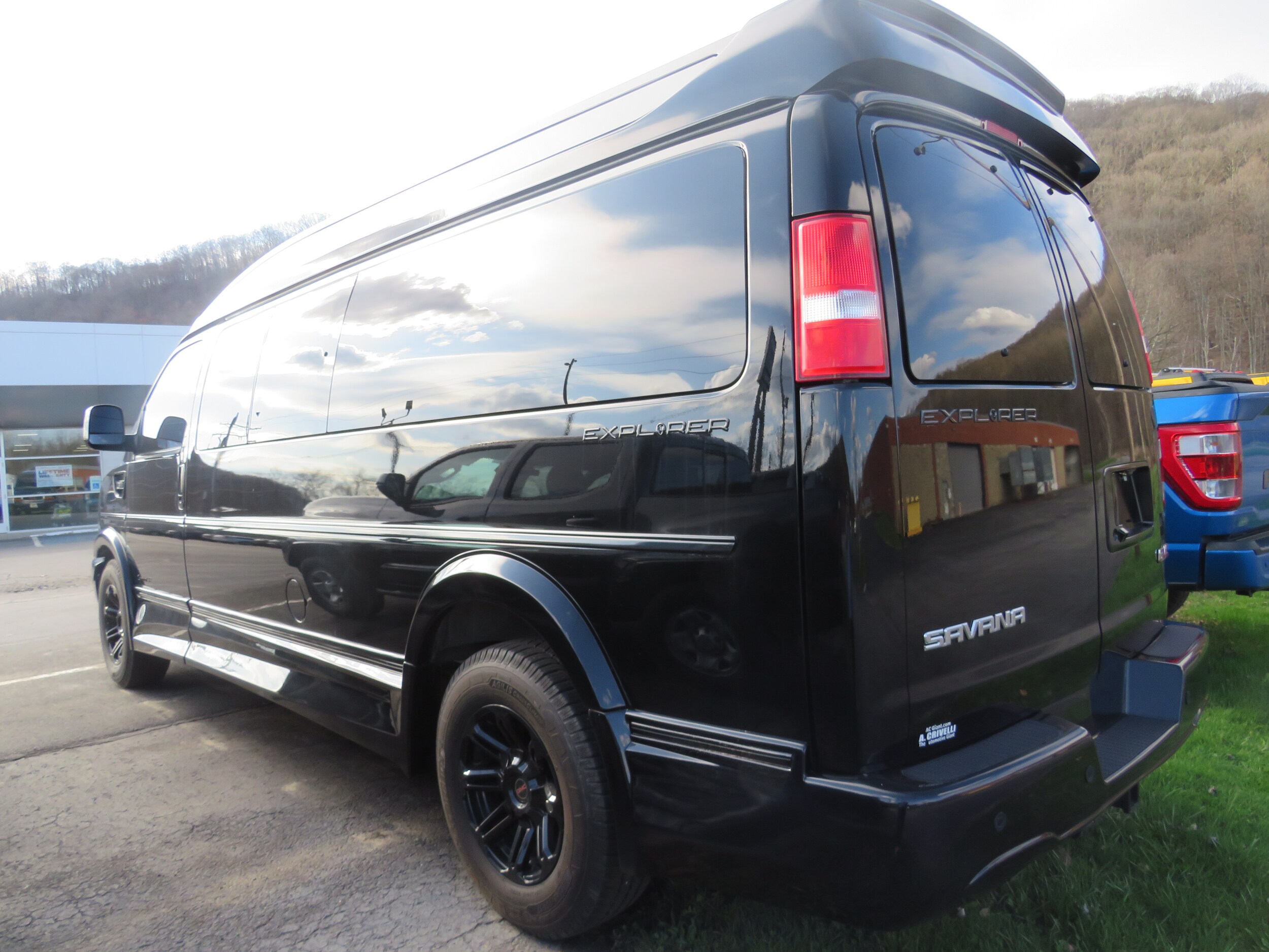 2022 Gmc Savana 2500 photo 4