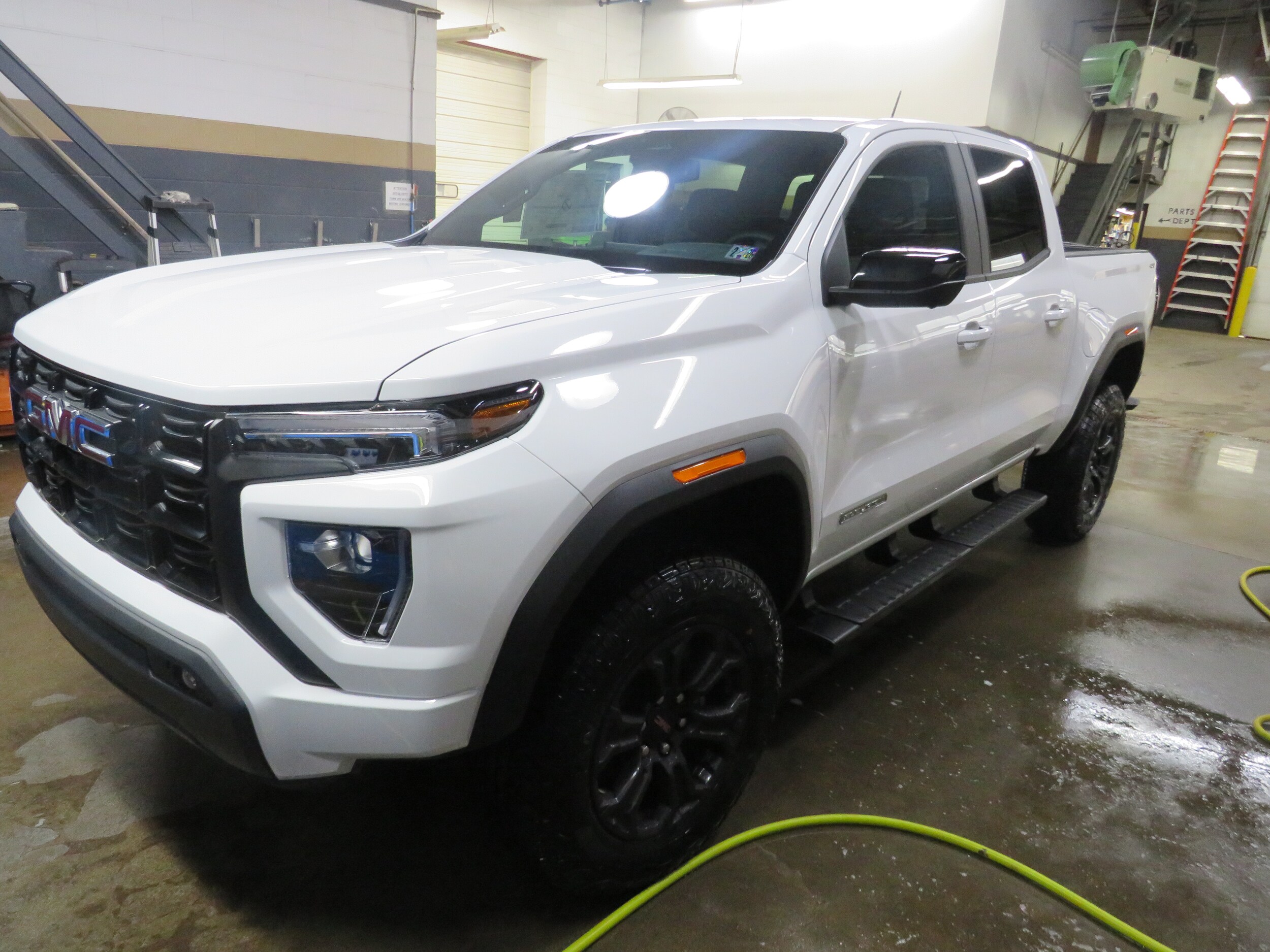 2025 Gmc Canyon Elevation photo 3