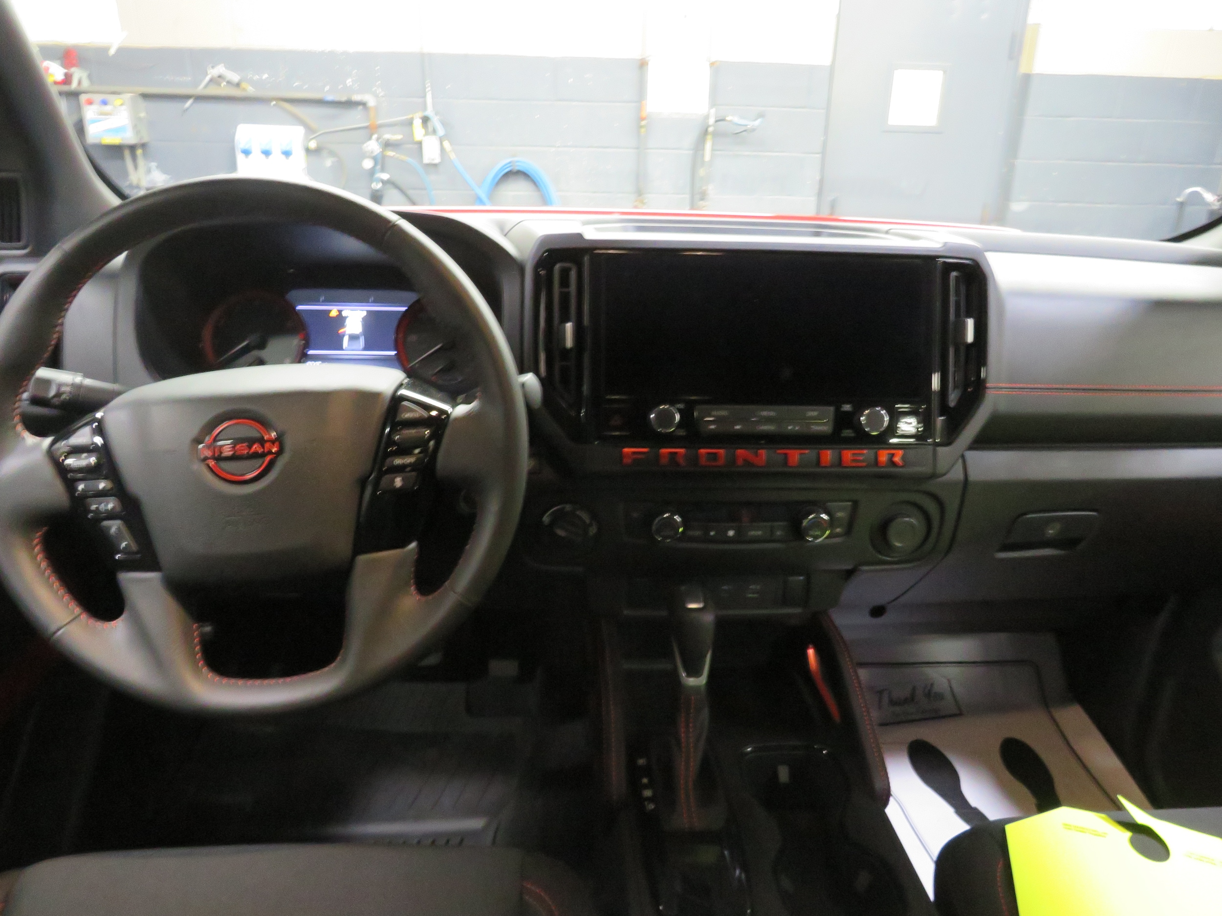 2025 Nissan Frontier PRO-4X - Photo 9