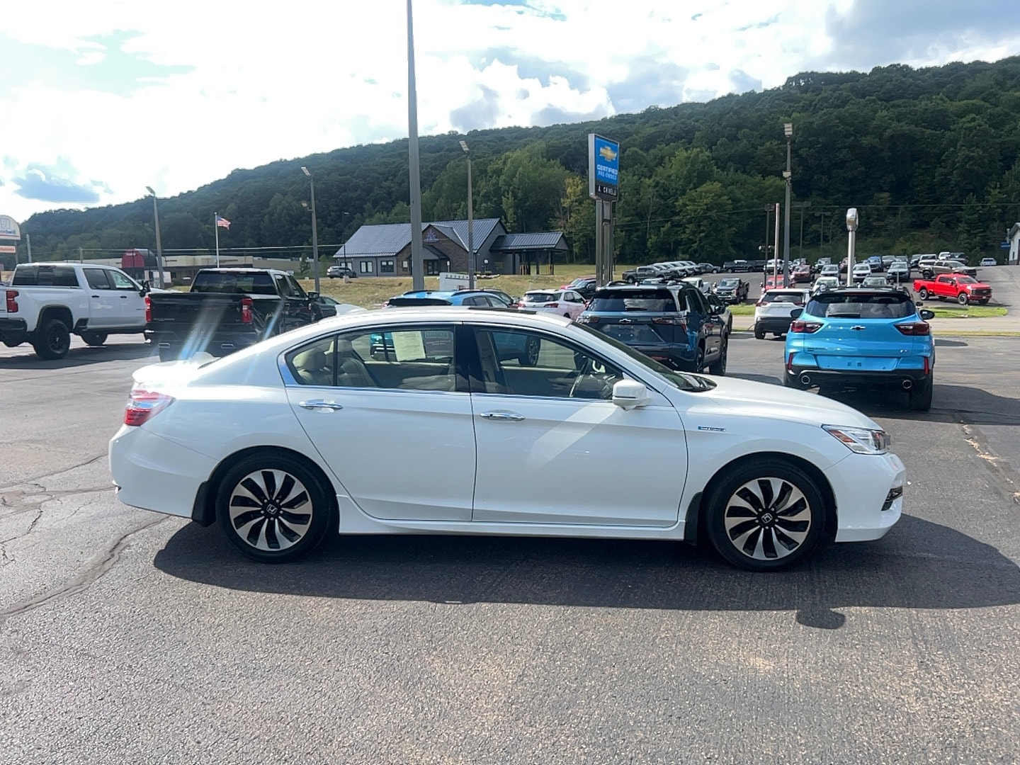 2017 Honda Accord Hybrid Touring photo 3