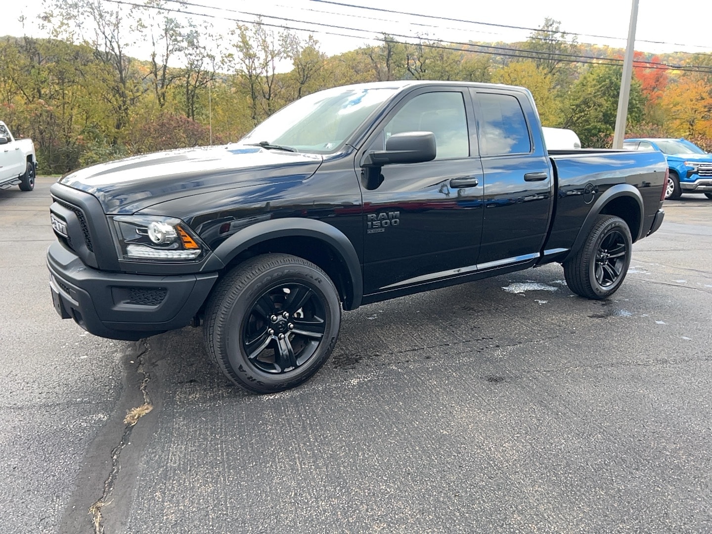 2022 Ram 1500 Classic SLT photo 3