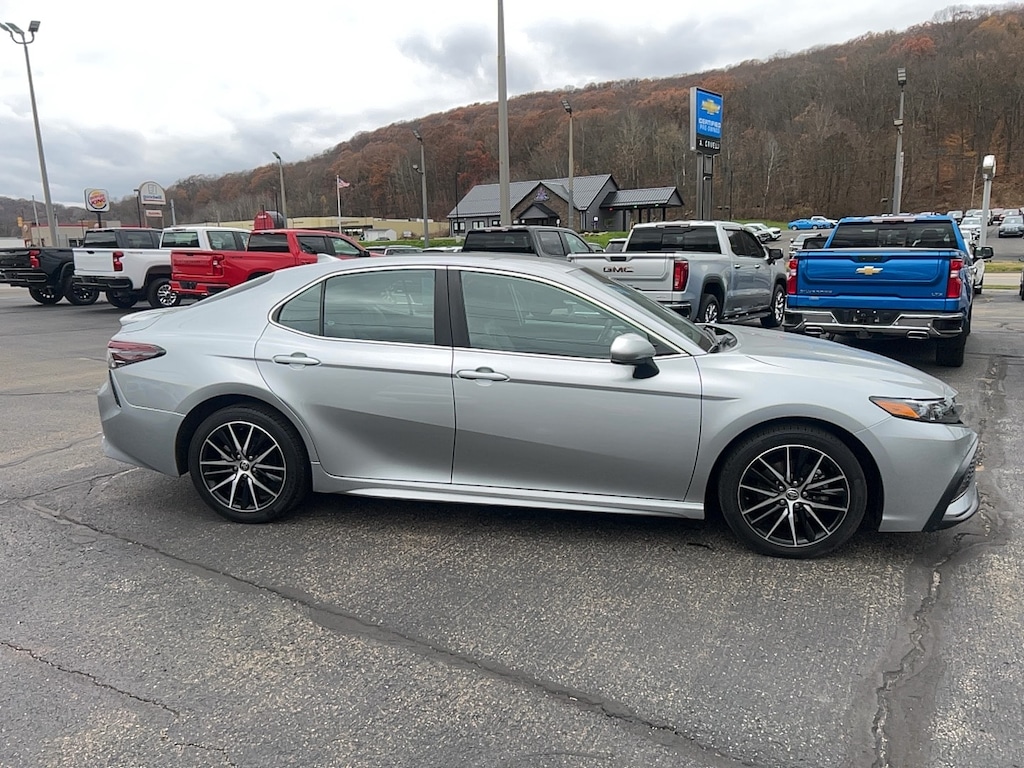Used 2021 Toyota Camry SE Sedan