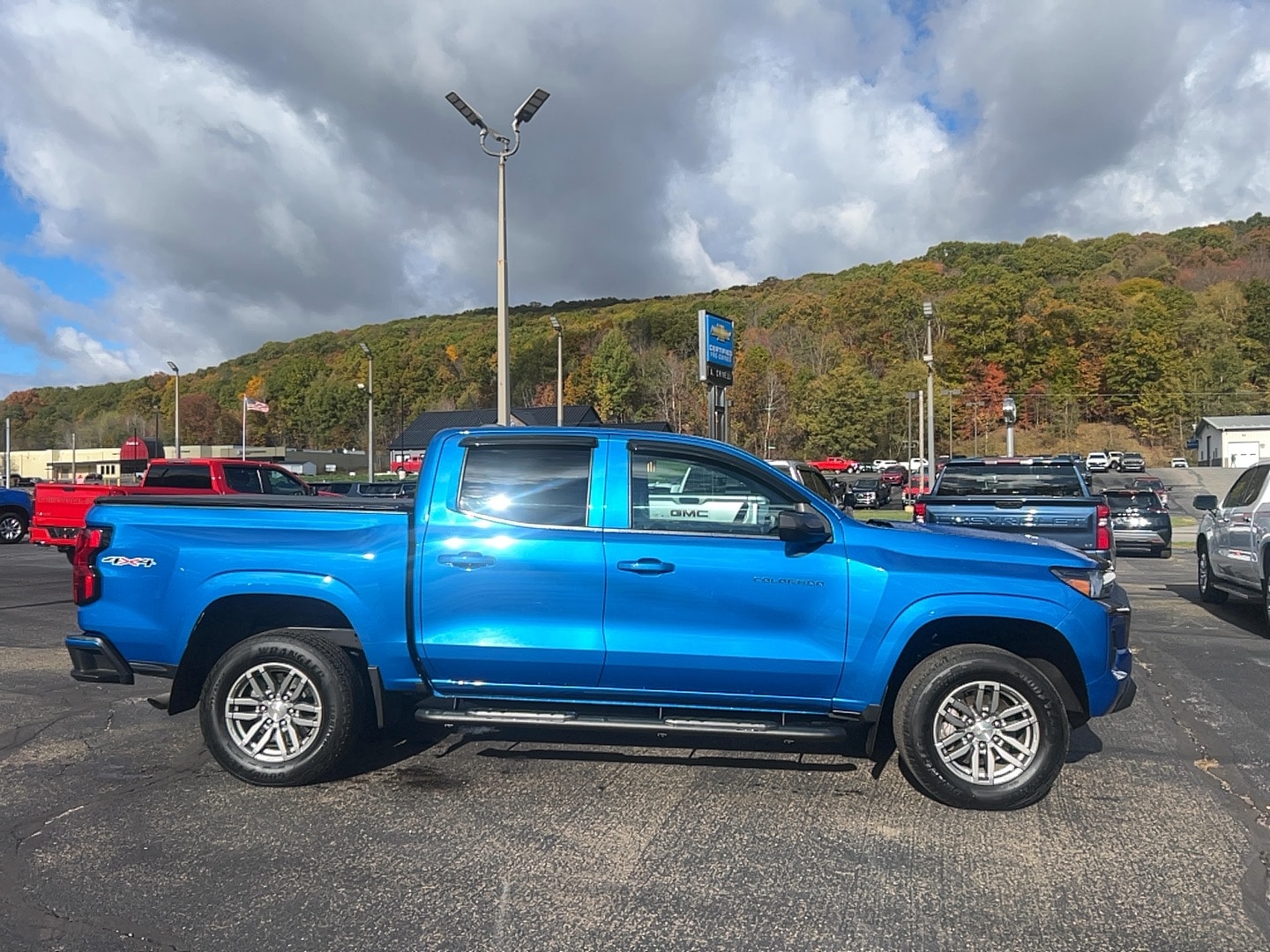 2023 Chevrolet Colorado LT photo 3