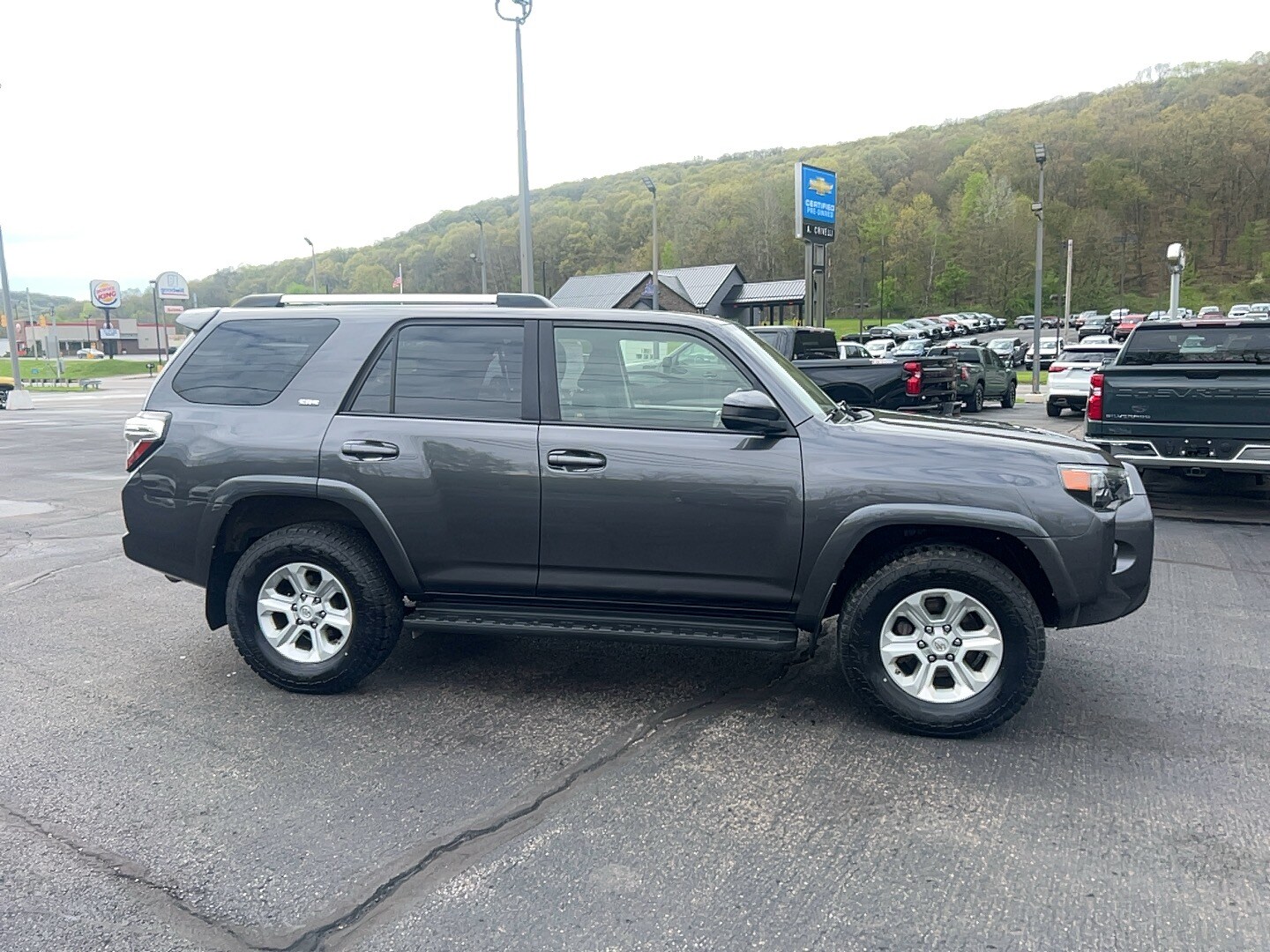2019 Toyota 4Runner SR5 photo 3