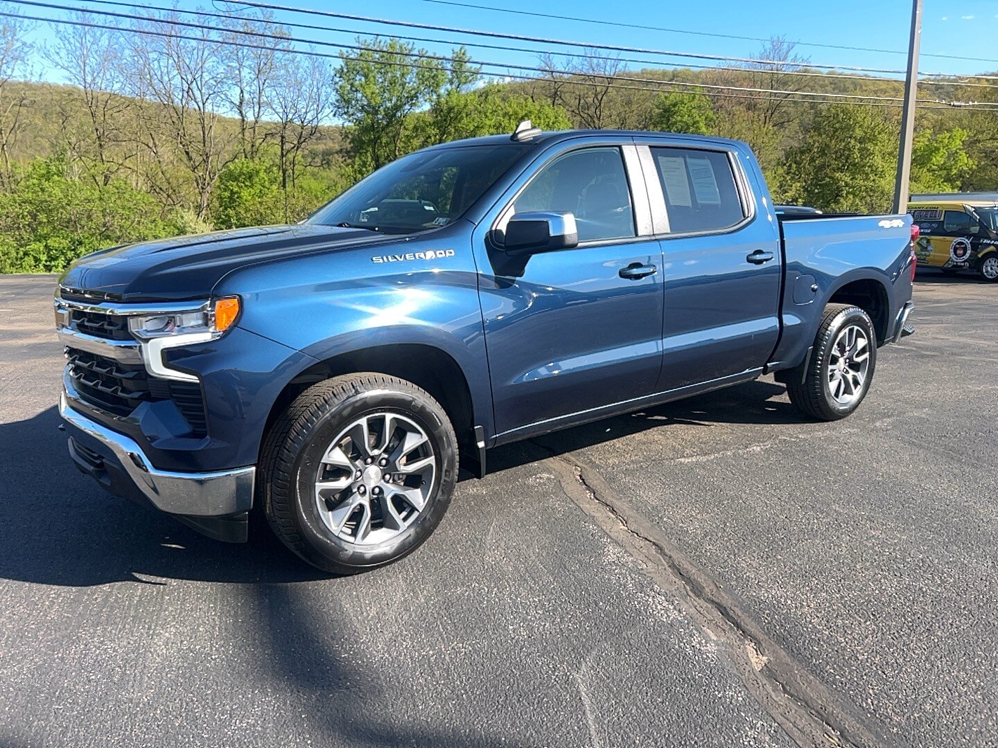 2022 Chevrolet Silverado 1500 LT photo 3