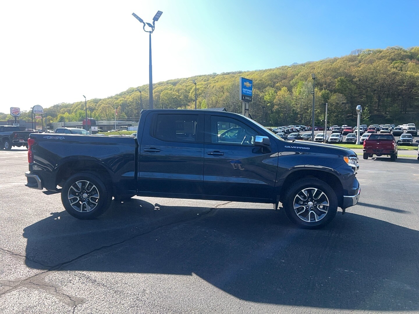2022 Chevrolet Silverado 1500 LT photo 4