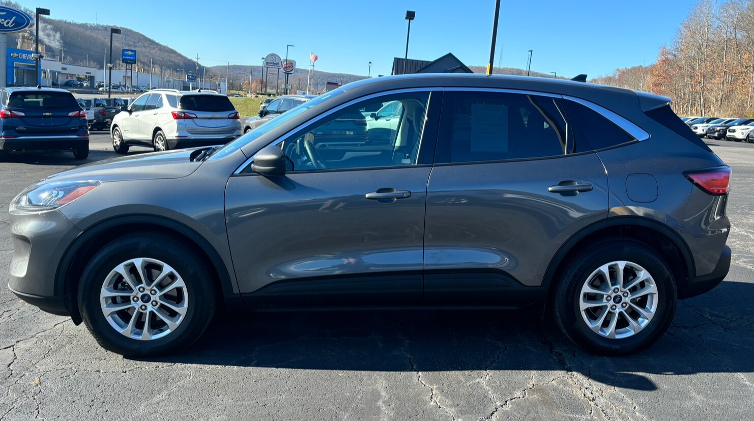 2022 Ford Escape SE photo 3