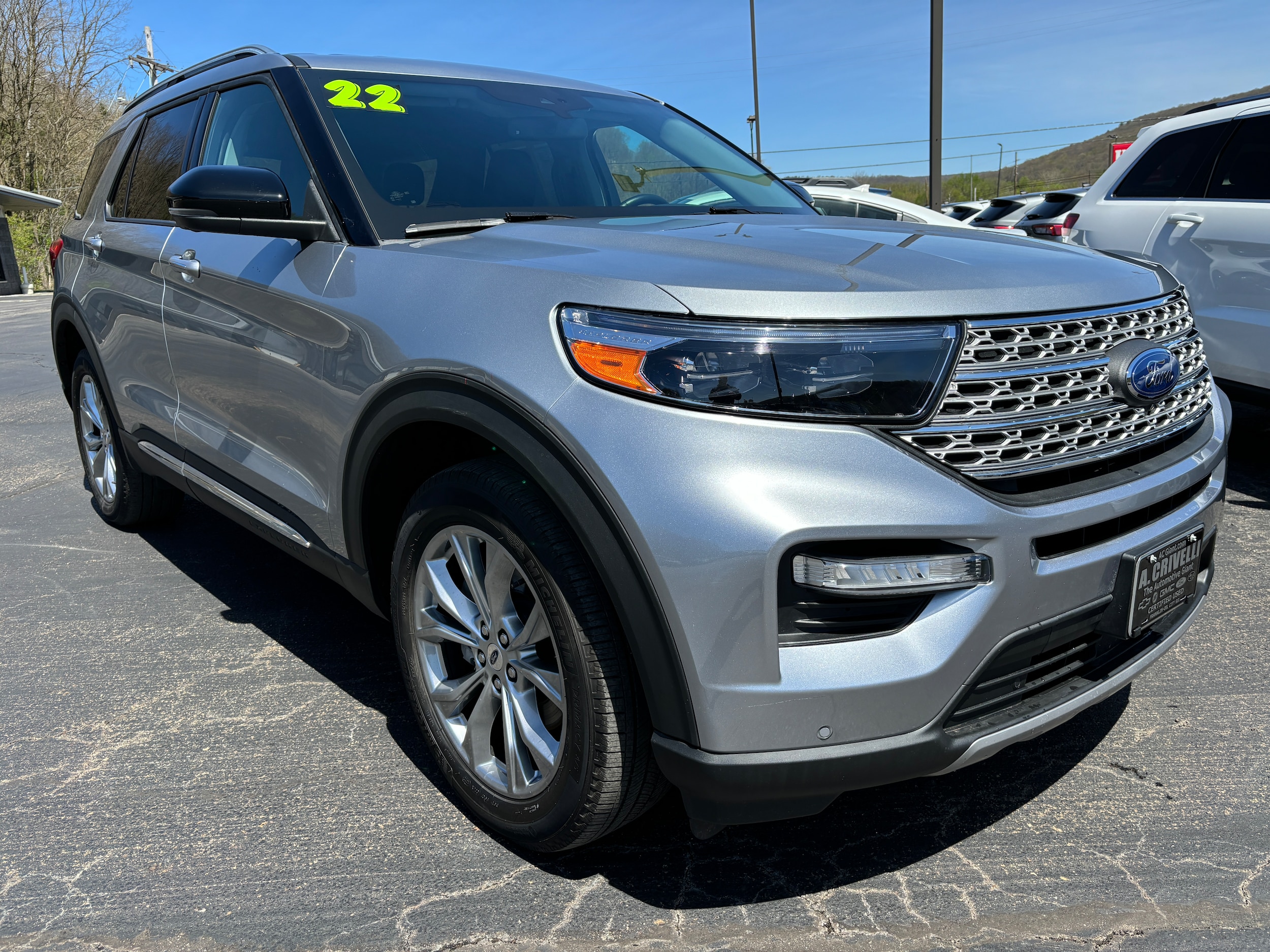 2022 Ford Explorer Limited's photo