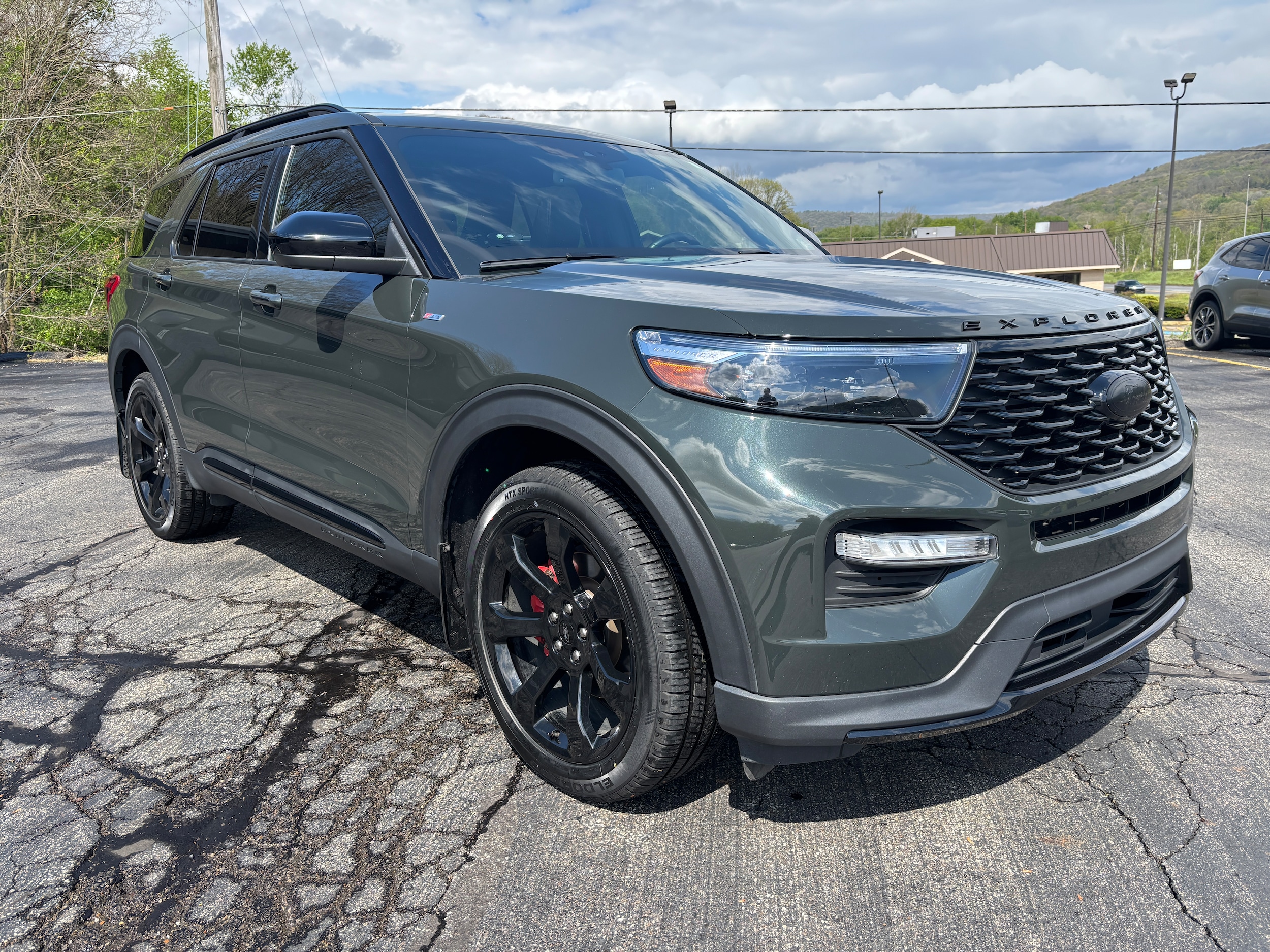 2022 Ford Explorer ST-LINE 4WD's photo