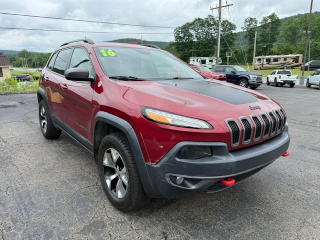 Used 2016 Jeep Cherokee Trailhawk SUV