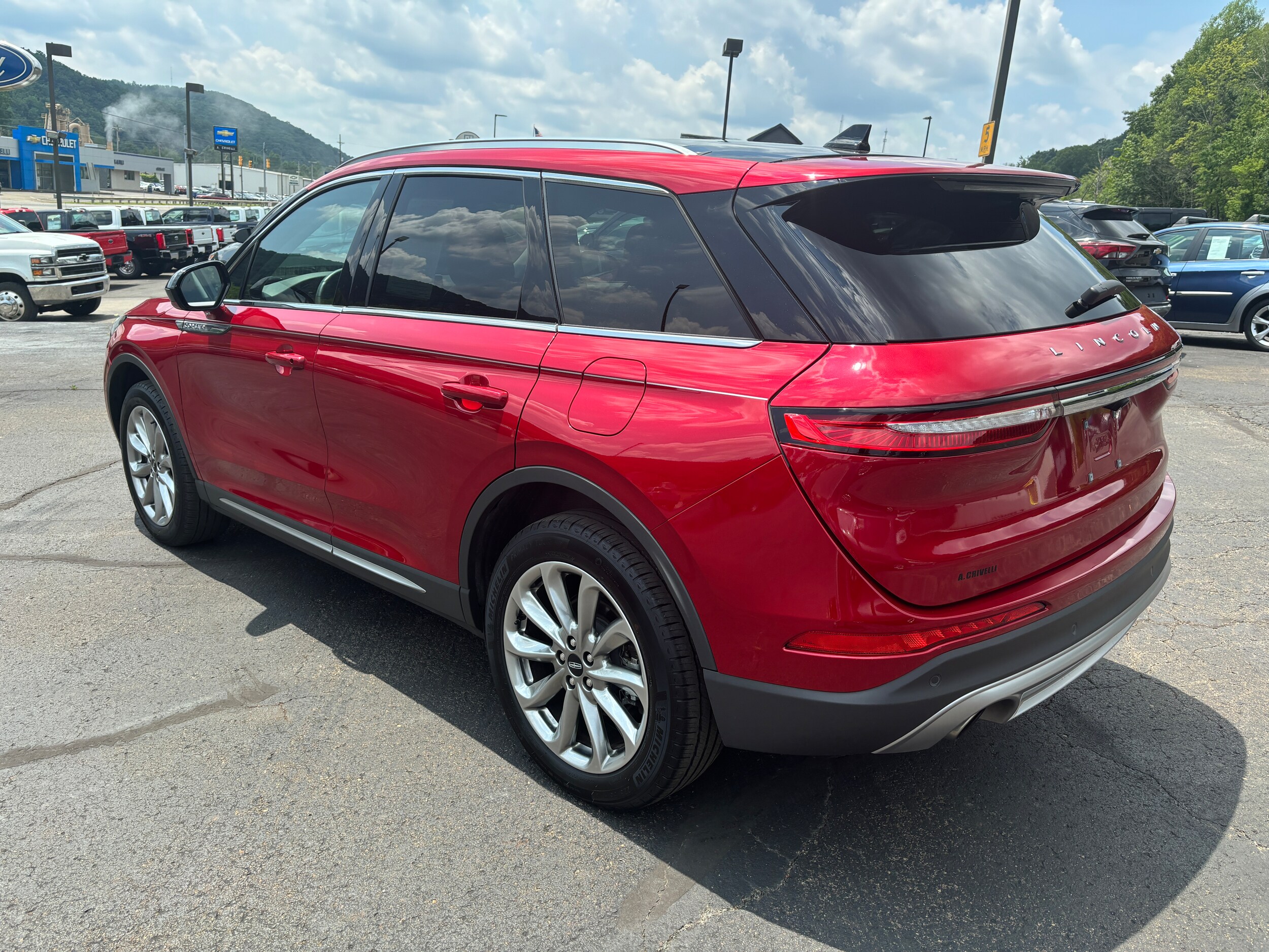 2022 Lincoln Corsair Standard photo 4