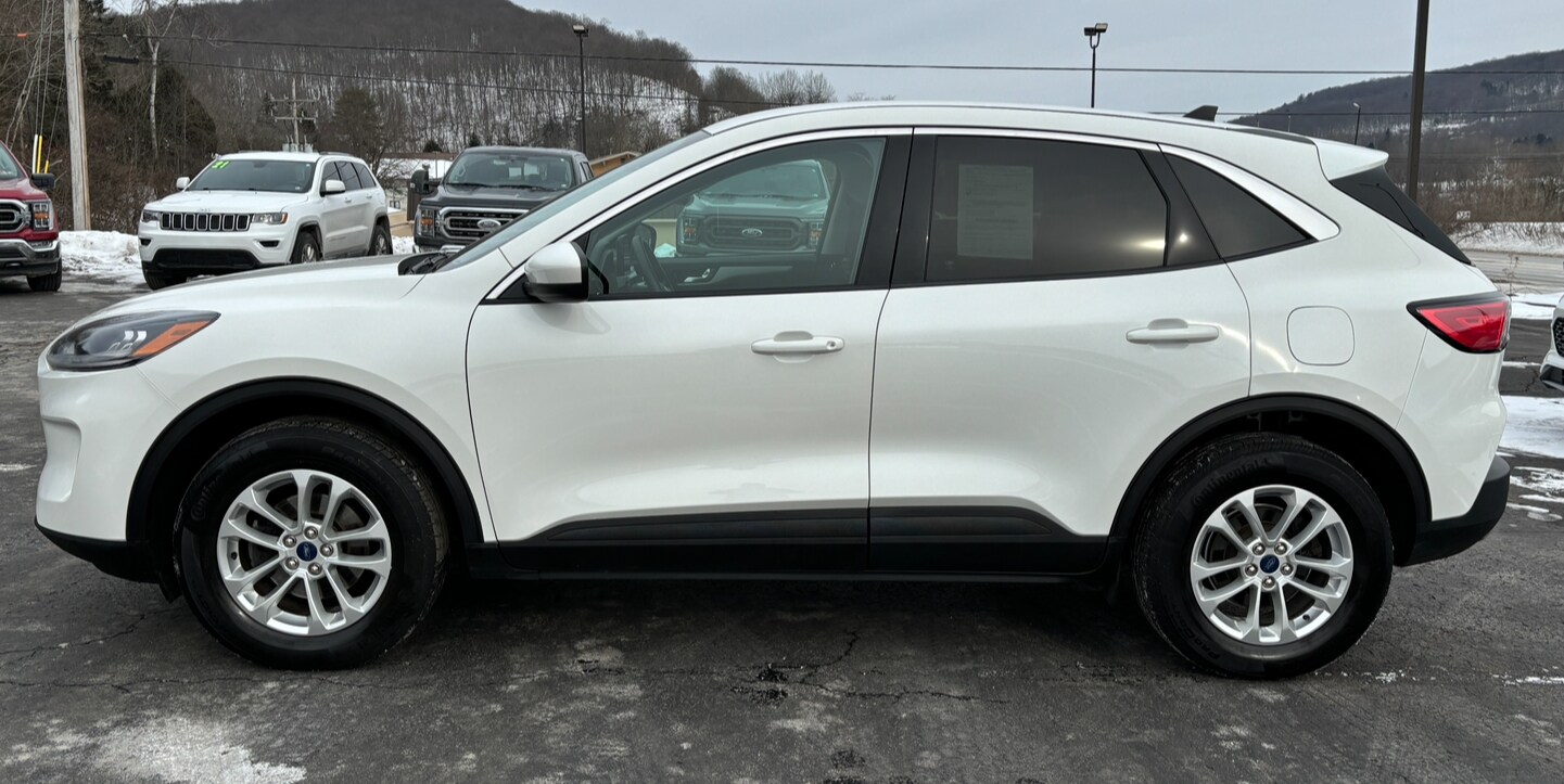 2021 Ford Escape SE photo 3