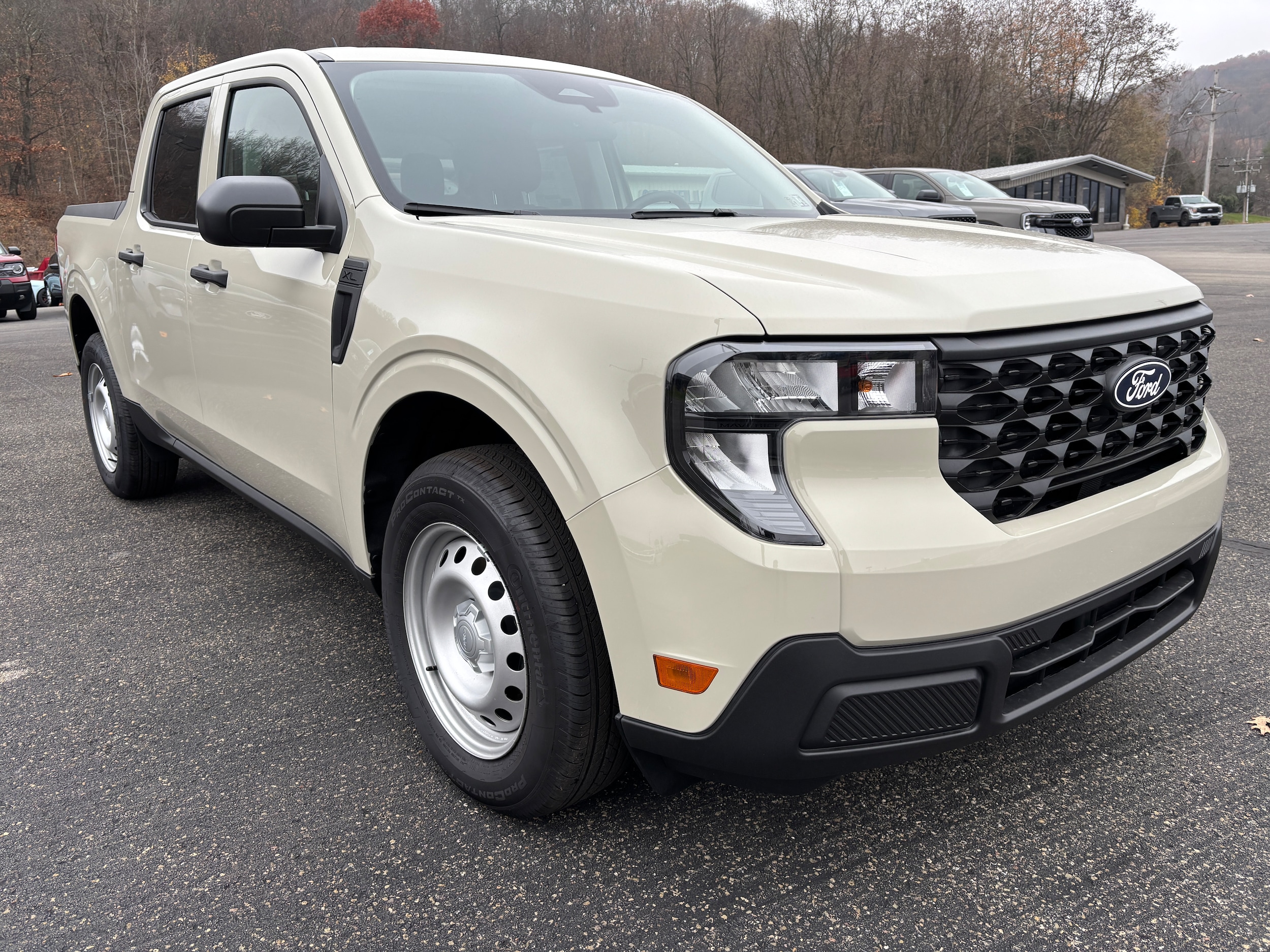 2025 Ford Maverick XL's photo