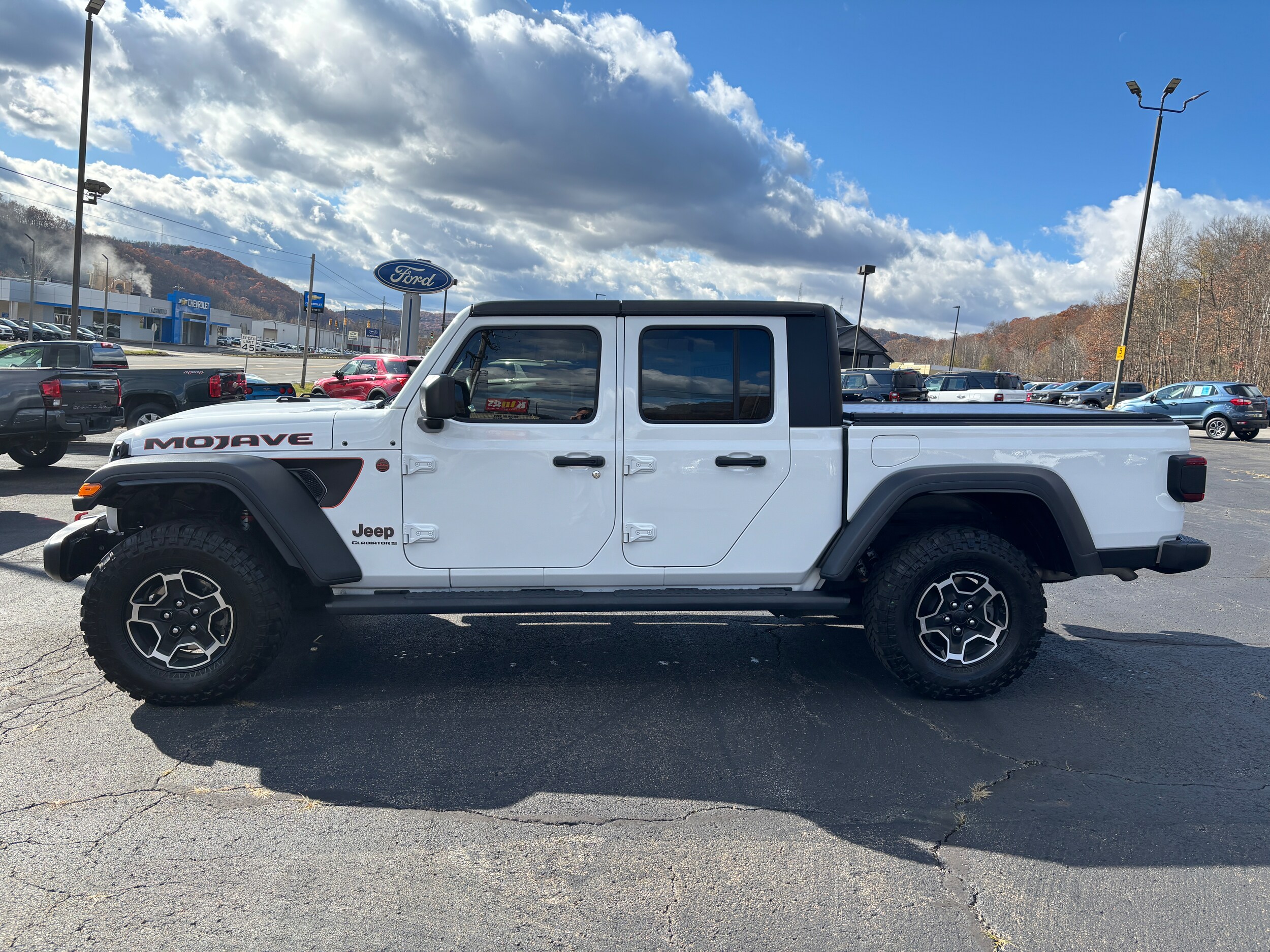 2023 Jeep Gladiator Mojave photo 2