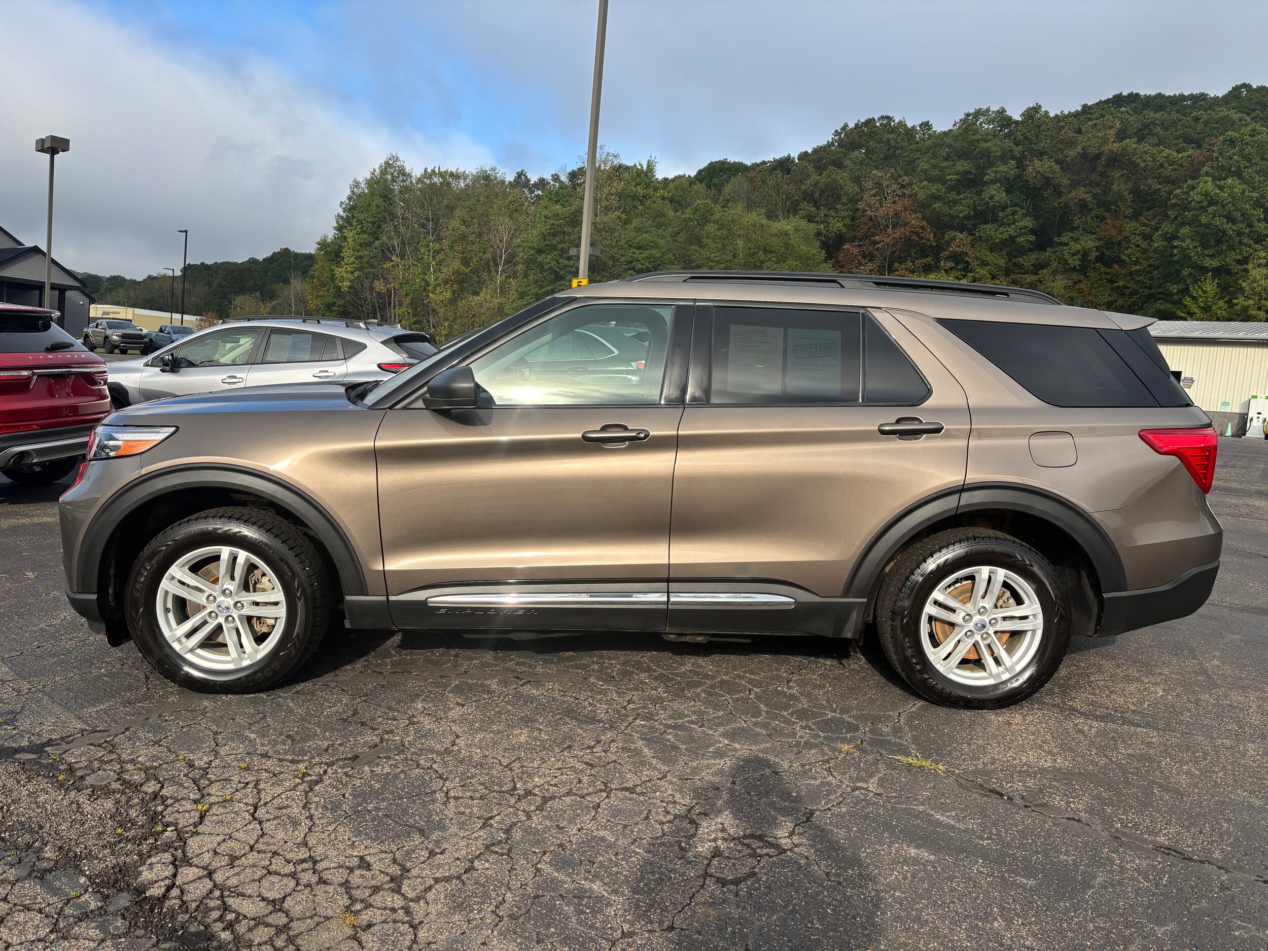 2021 Ford Explorer XLT photo 3