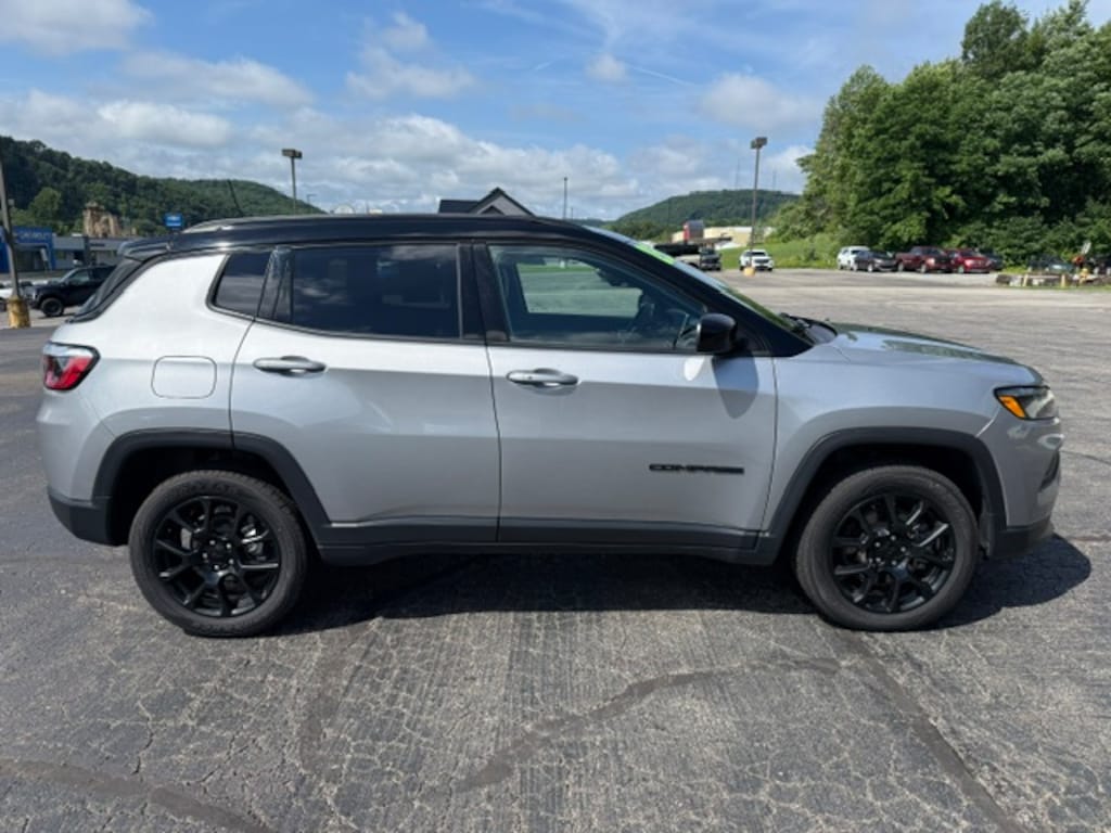 Used 2023 Jeep Compass Altitude SUV