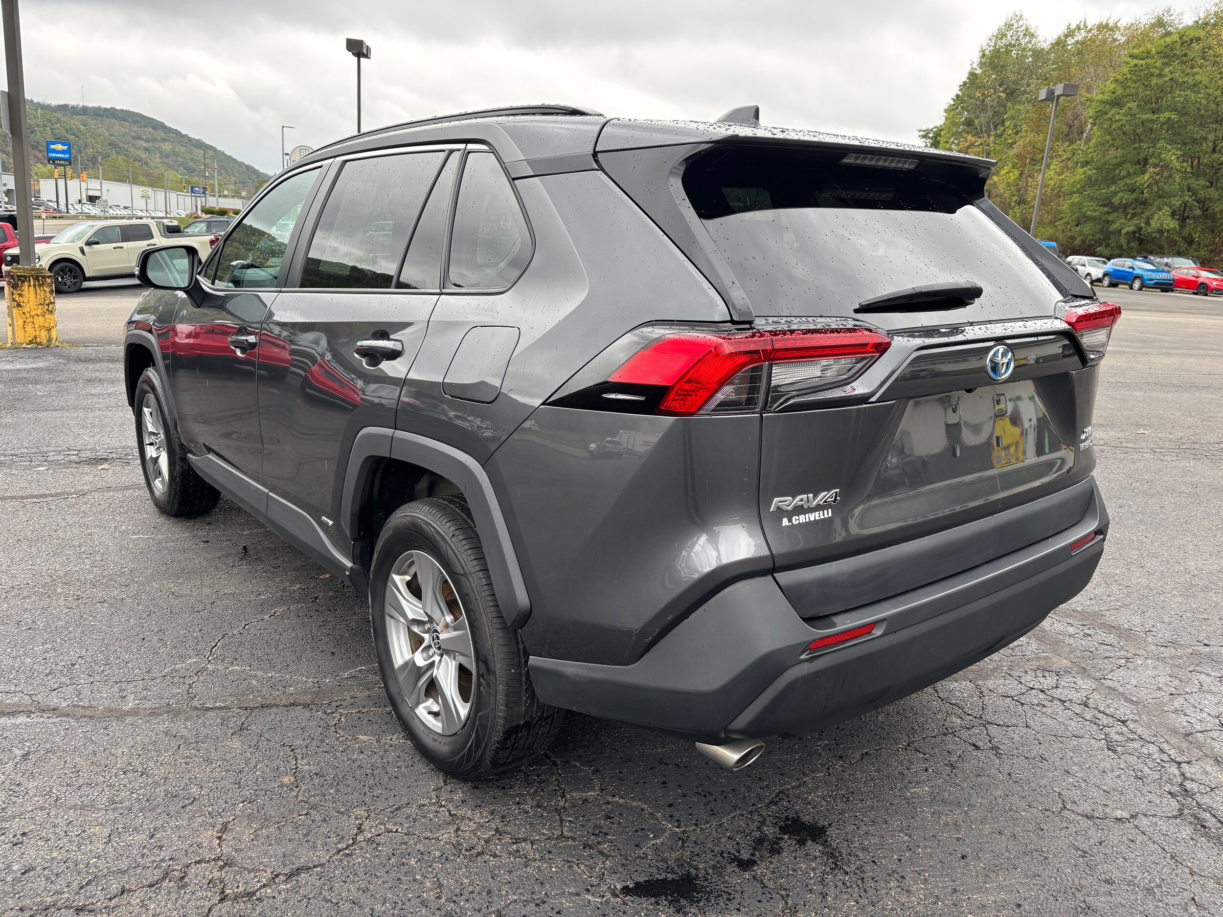 2022 Toyota RAV4 Hybrid XLE photo 3