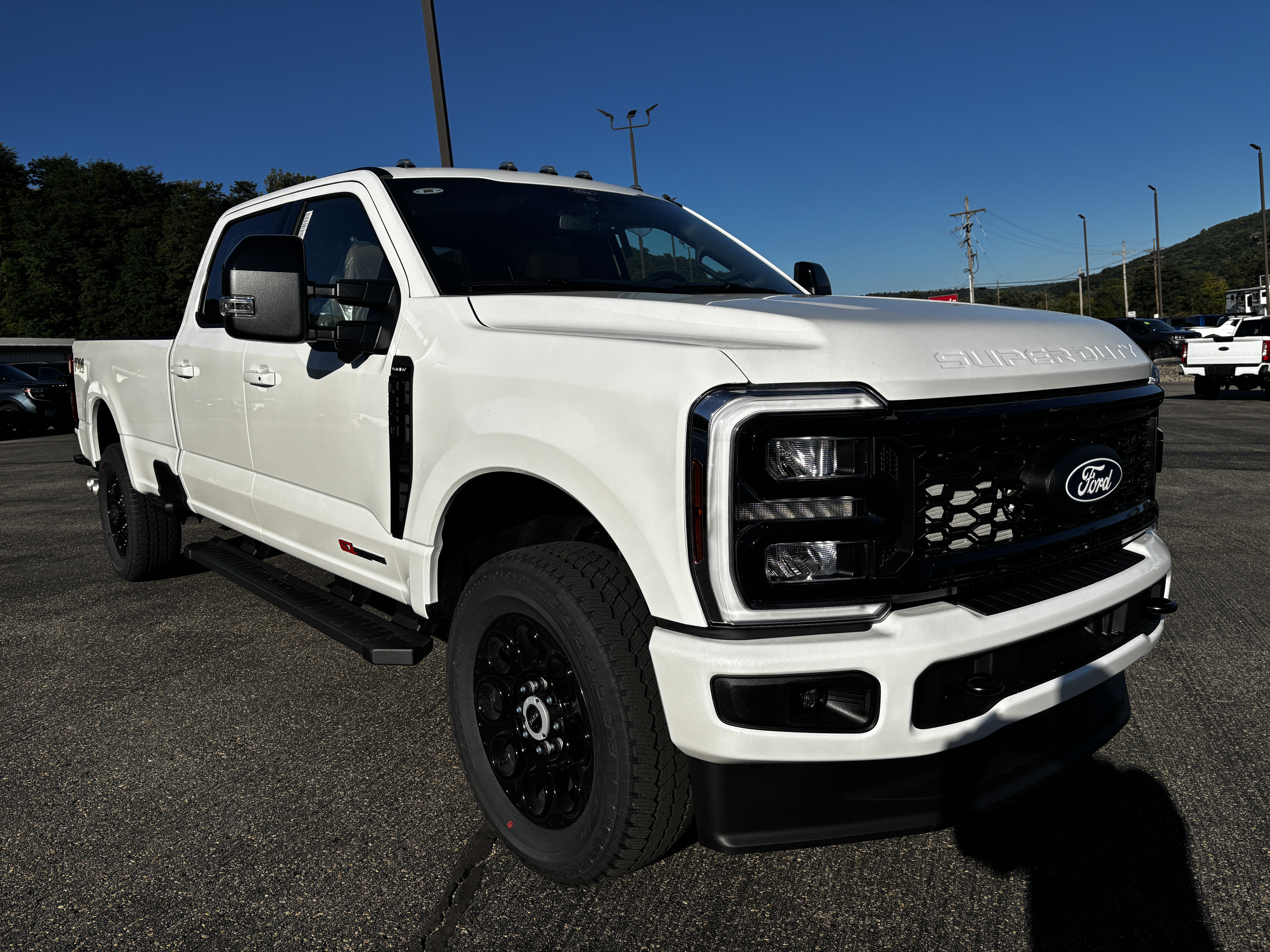 2027 Ford F-350 Lariat Truck Crew Cab
