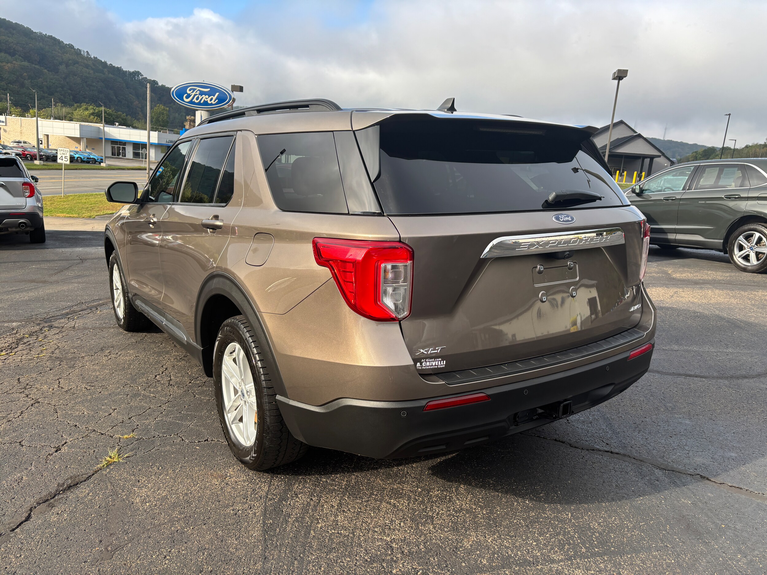 2021 Ford Explorer XLT photo 4