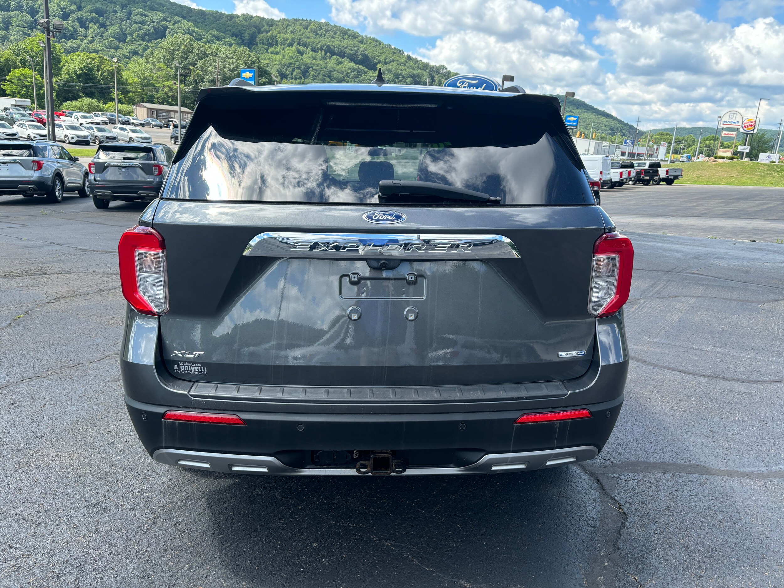 2020 Ford Explorer XLT photo 3