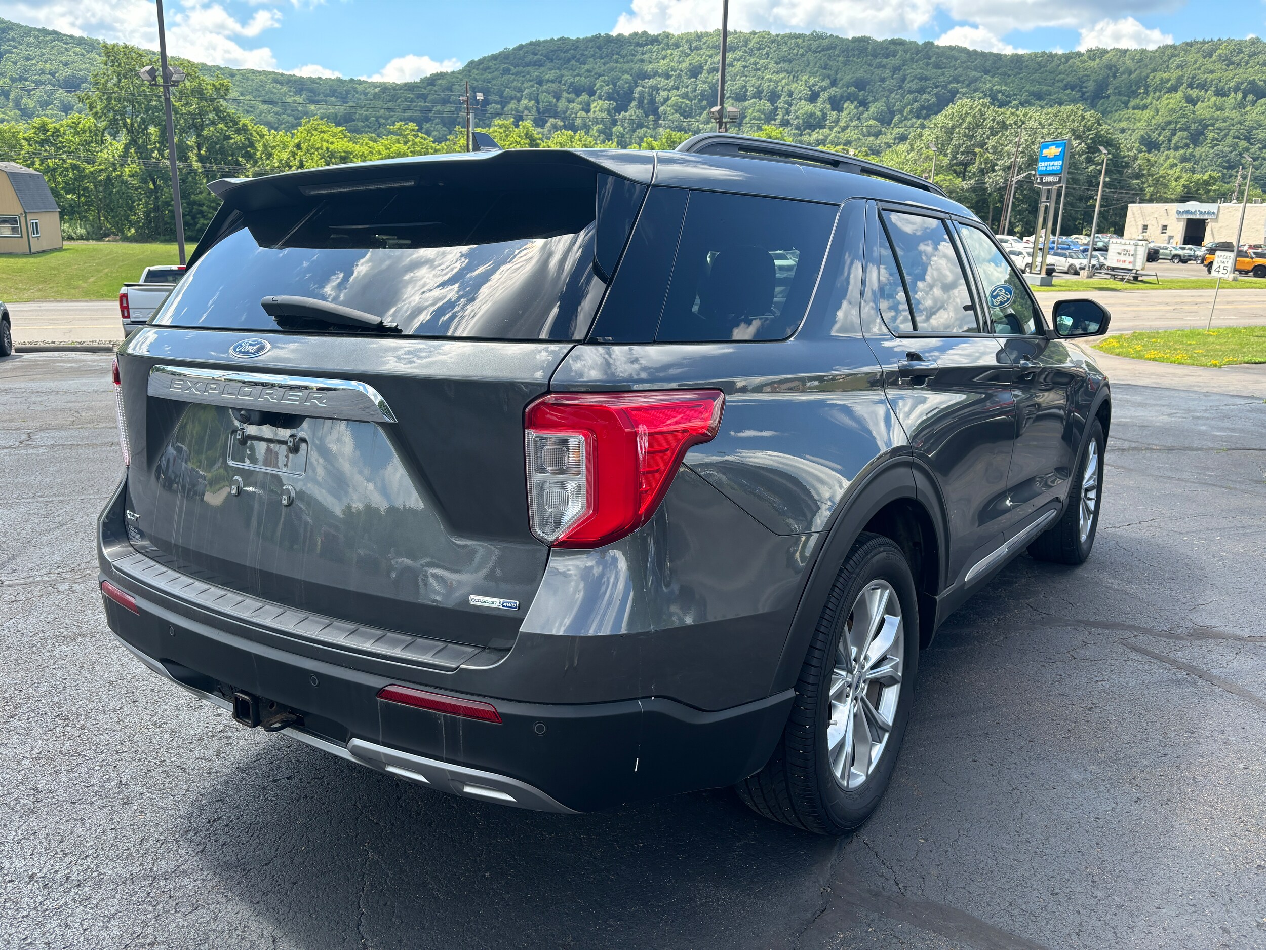 2020 Ford Explorer XLT photo 2