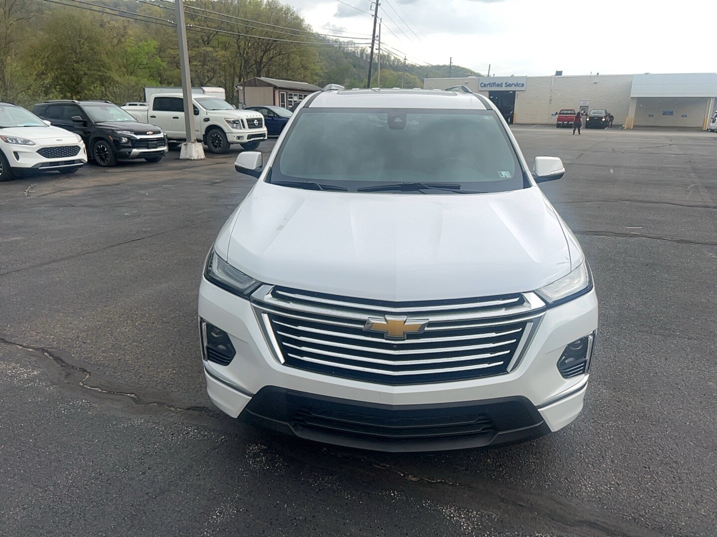 2023 Chevrolet Traverse Premier photo 2