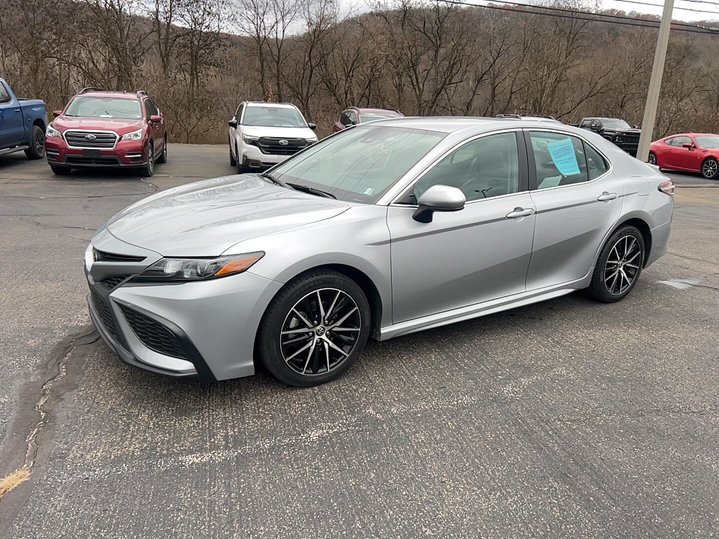 2021 Toyota Camry SE photo 3