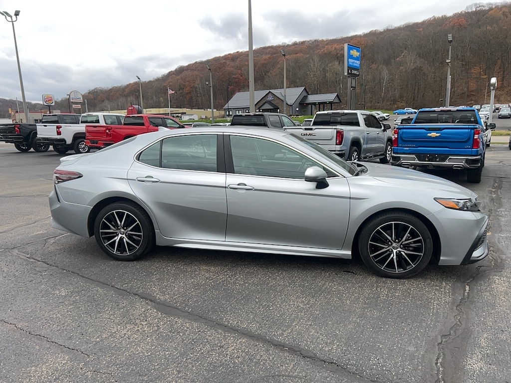 Used 2021 Toyota Camry SE Sedan