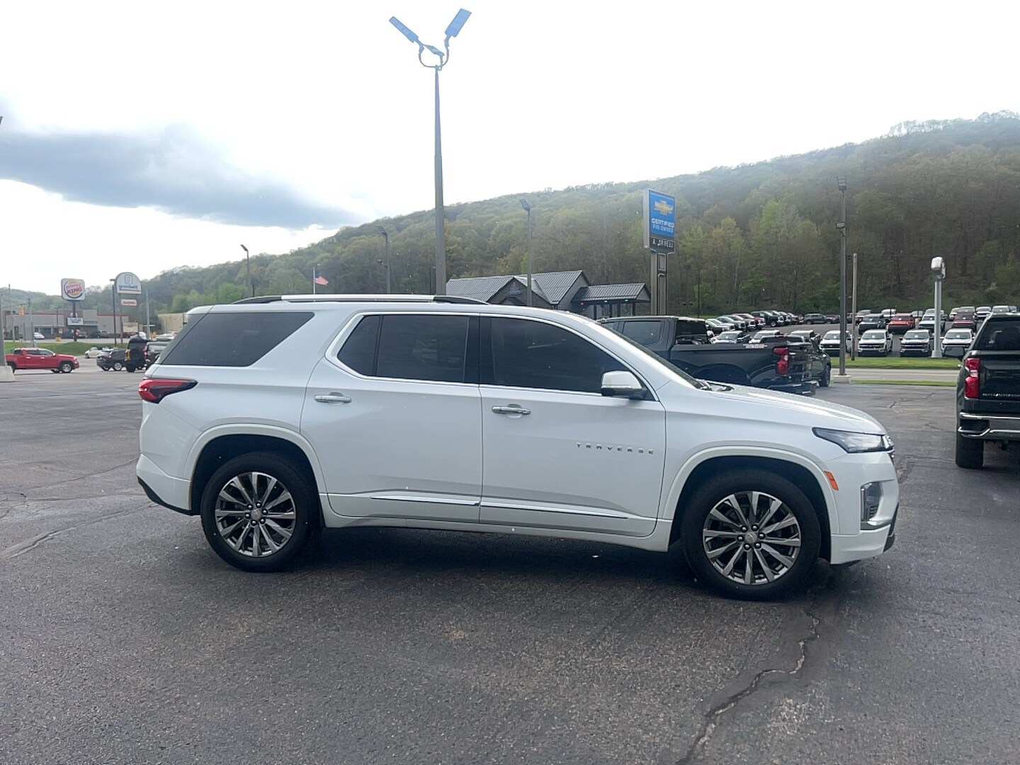 2023 Chevrolet Traverse Premier photo 3