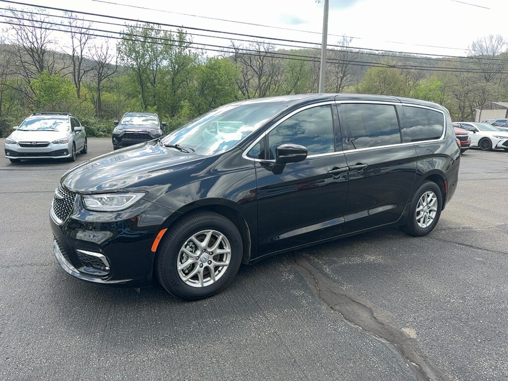 Used 2025 Chrysler Pacifica Select Van Passenger Van