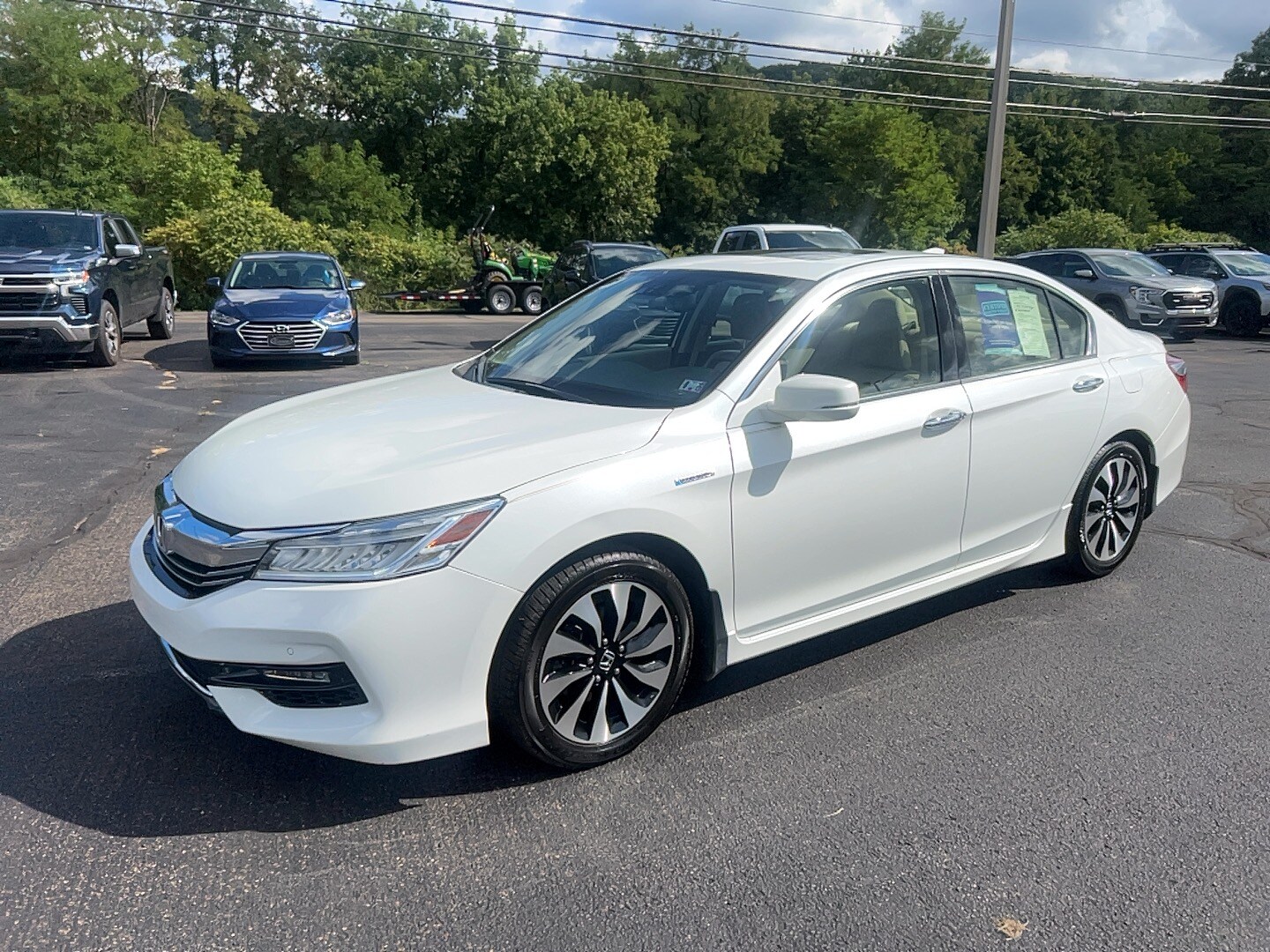 2017 Honda Accord Hybrid Touring photo 2