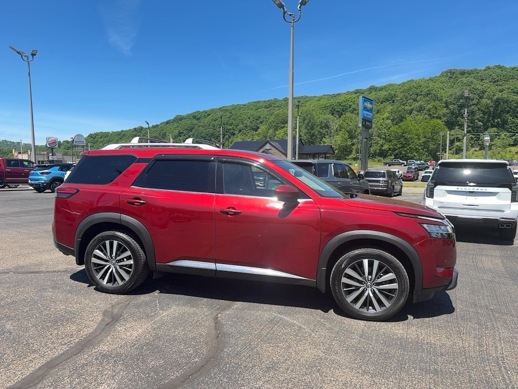 Used 2022 Nissan Pathfinder Platinum SUV