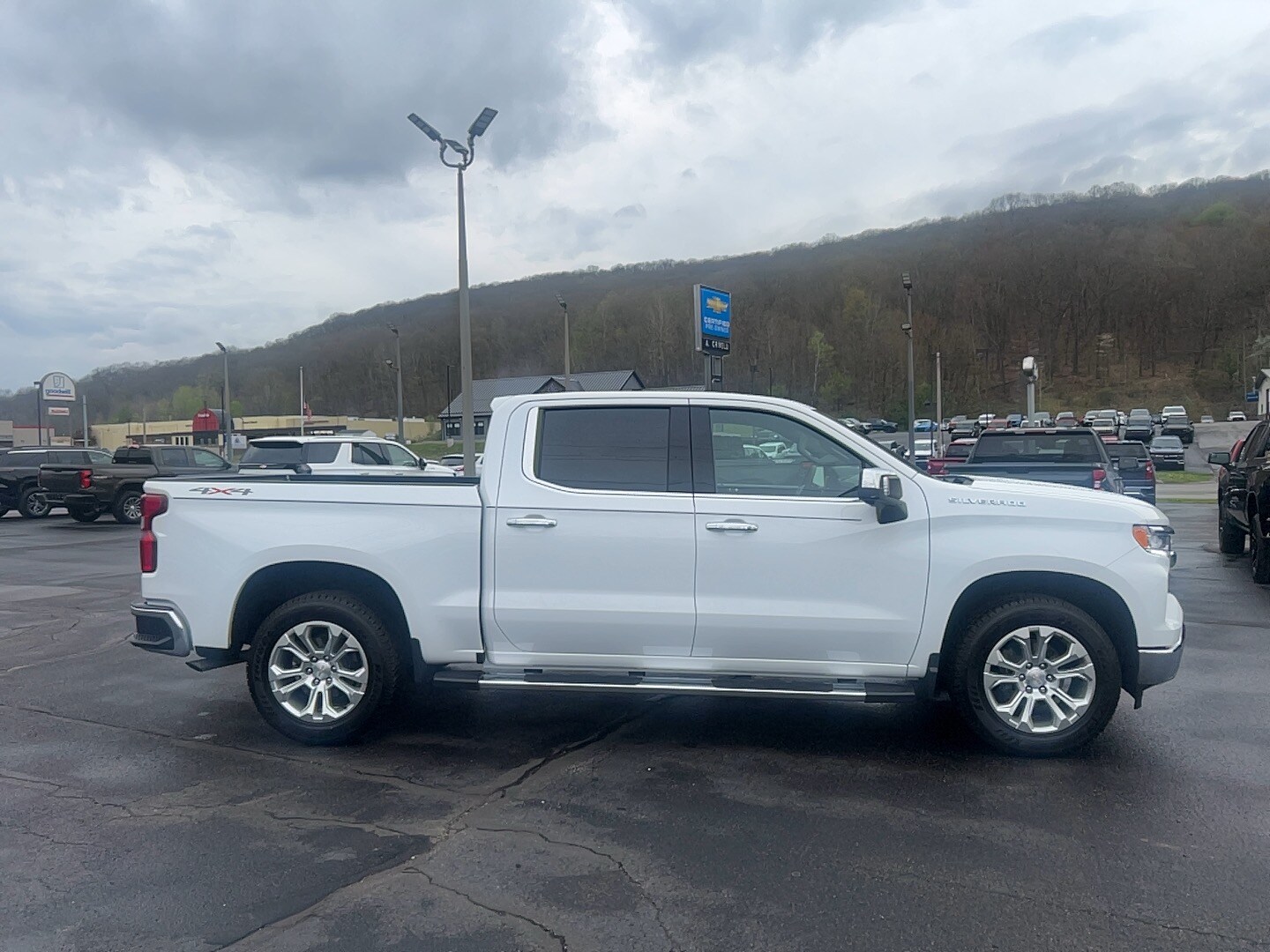 2023 Chevrolet Silverado 1500 LTZ photo 4