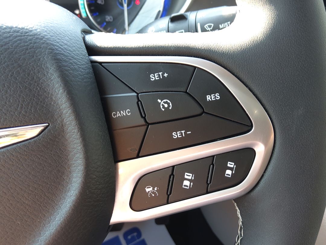 2024 Chrysler Pacifica Touring L - Photo 15