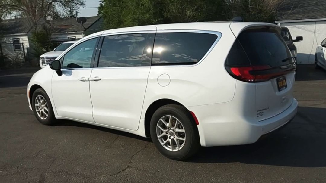 2024 Chrysler Pacifica Touring L - Photo 6