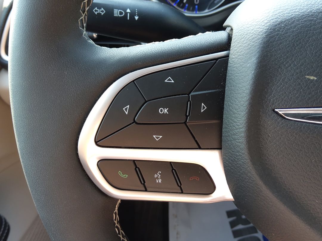 2024 Chrysler Pacifica Touring L - Photo 16