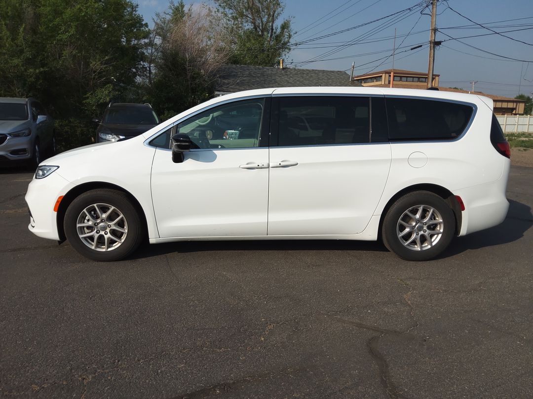 2024 Chrysler Pacifica Van Passenger Van 