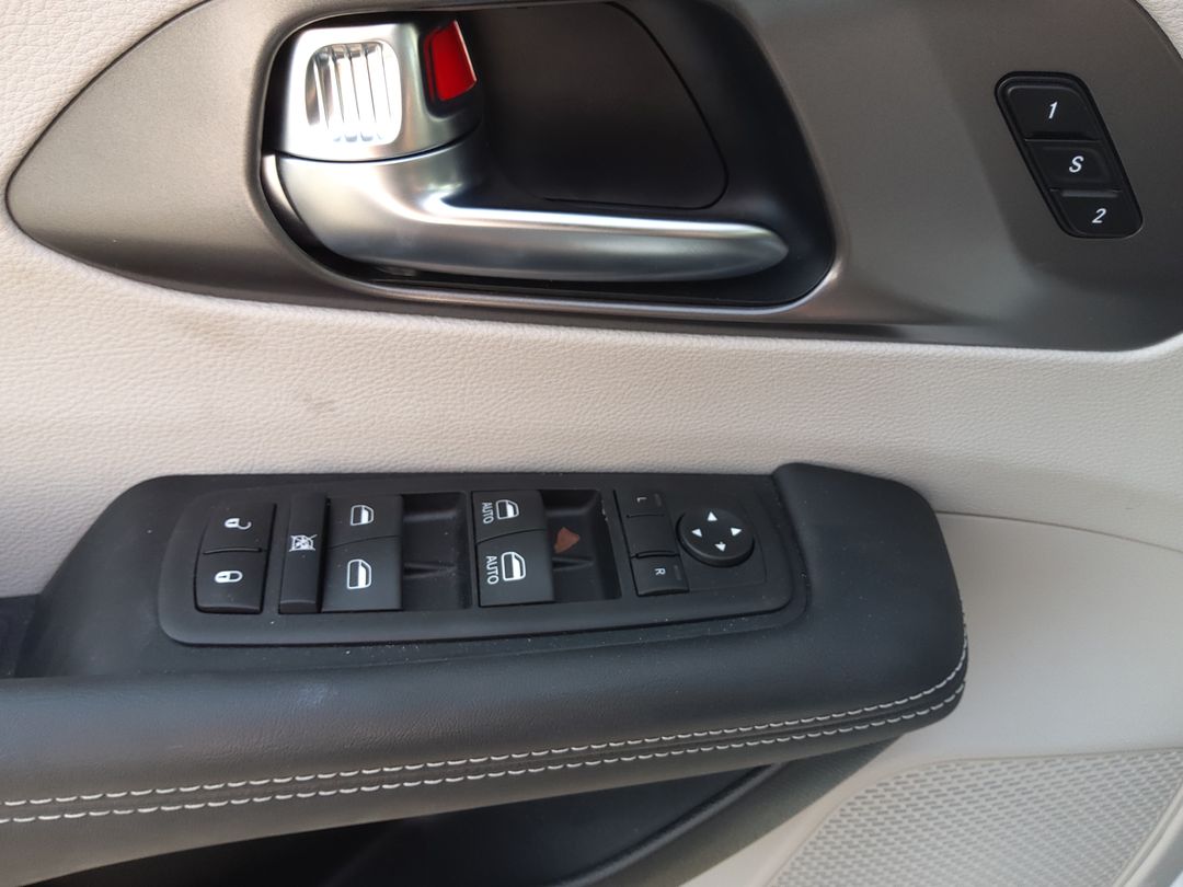 2024 Chrysler Pacifica Touring L - Photo 11