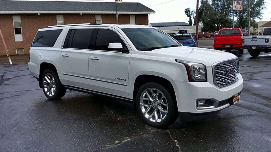 Used 2019 GMC Yukon XL Denali with VIN 1GKS2HKJ6KR195032 for sale in Sidney, MT