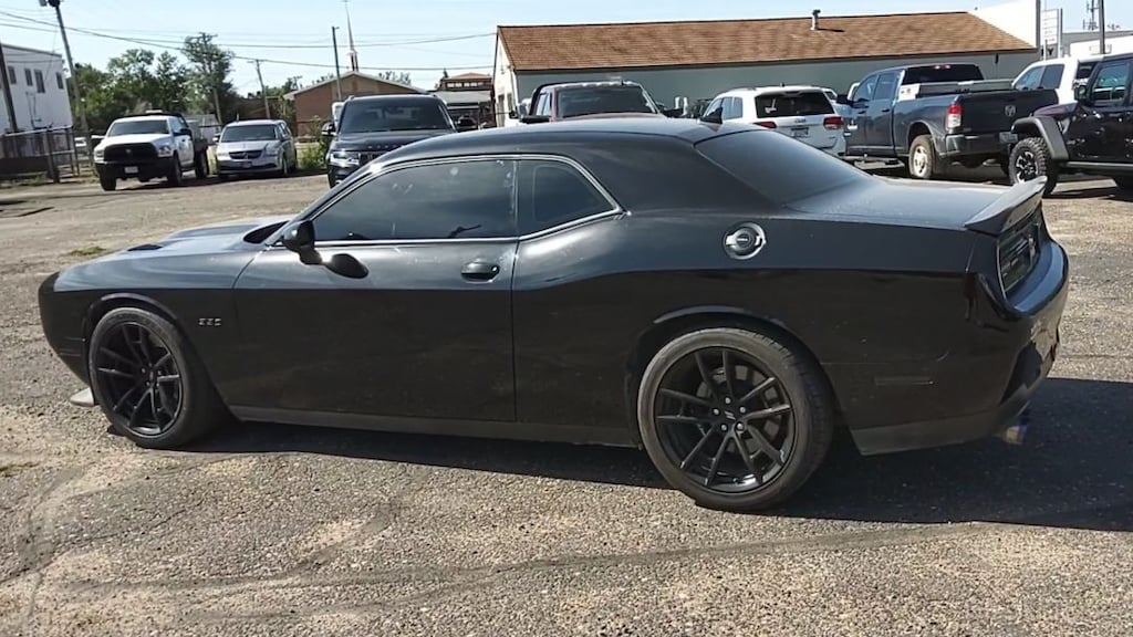 2022 Dodge Challenger R/T Scat Pack photo 2