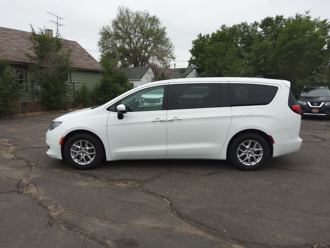 2022 Chrysler Voyager Van Passenger Van 