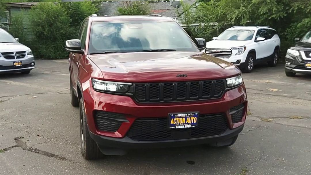 2024 Jeep Grand Cherokee Altitude photo 2