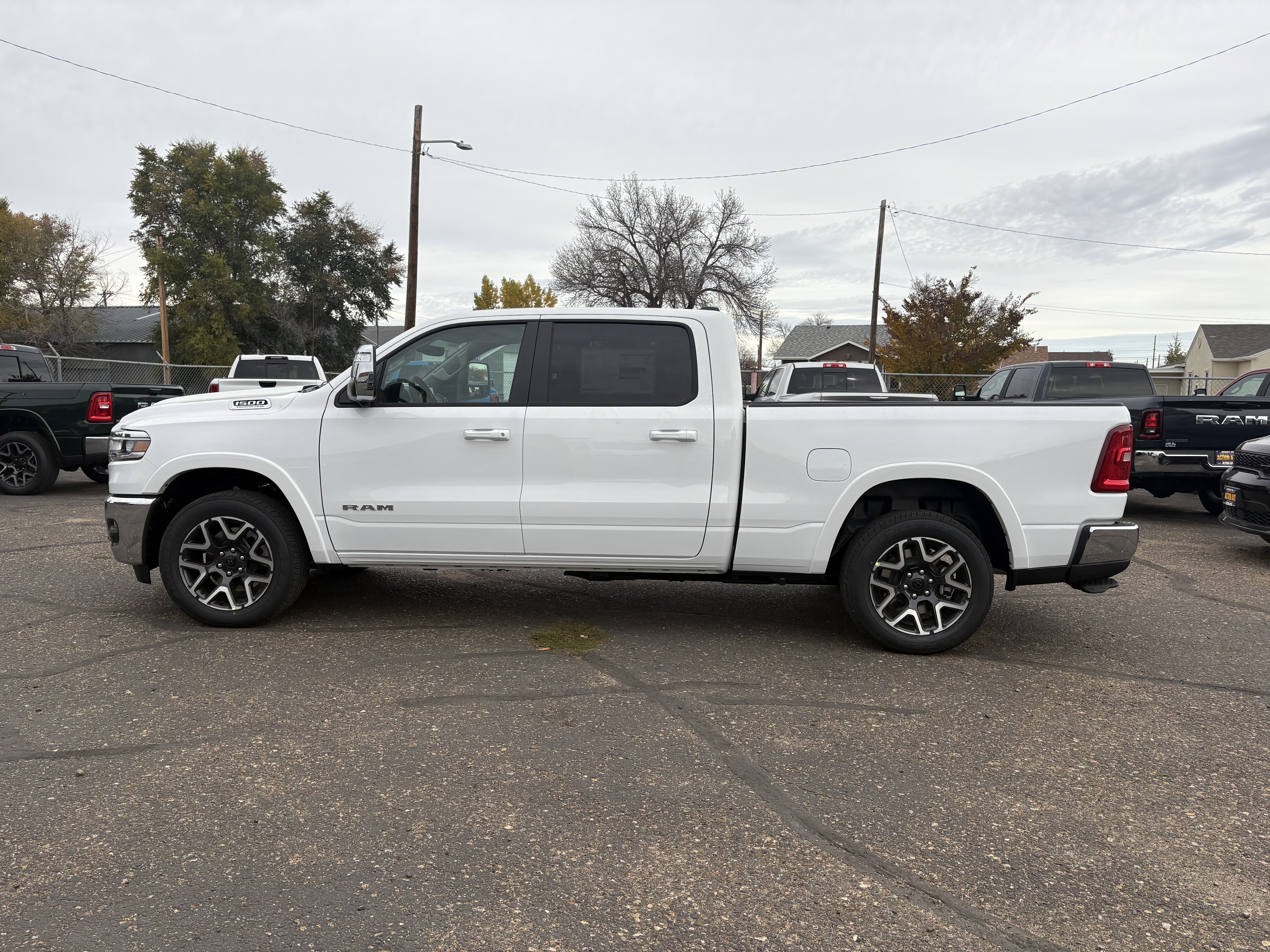 2027 Ram 1500 LARAMIE CREW CAB 4X4 Pickup