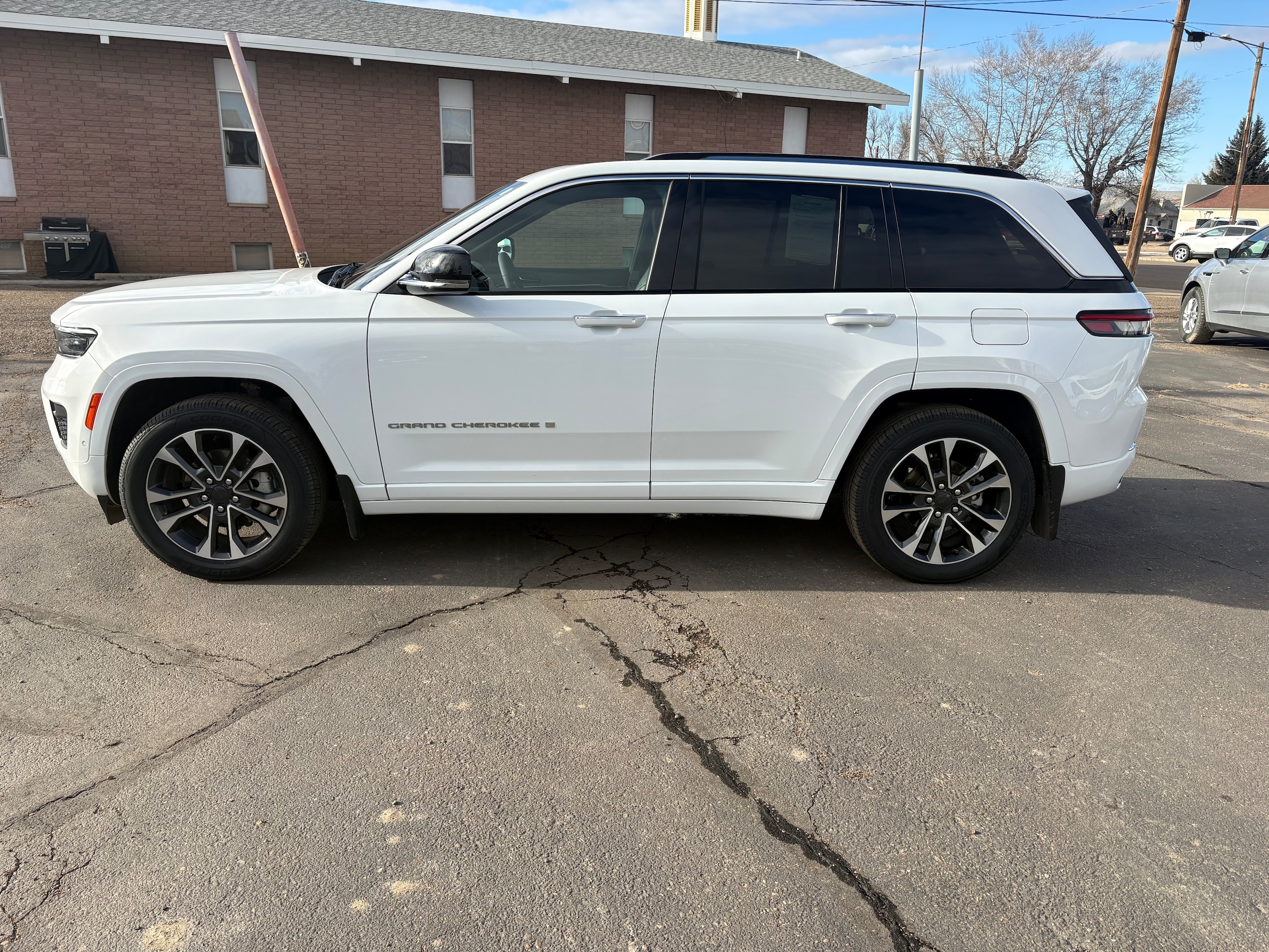 2023 Jeep Grand Cherokee Overland 4x4's photo