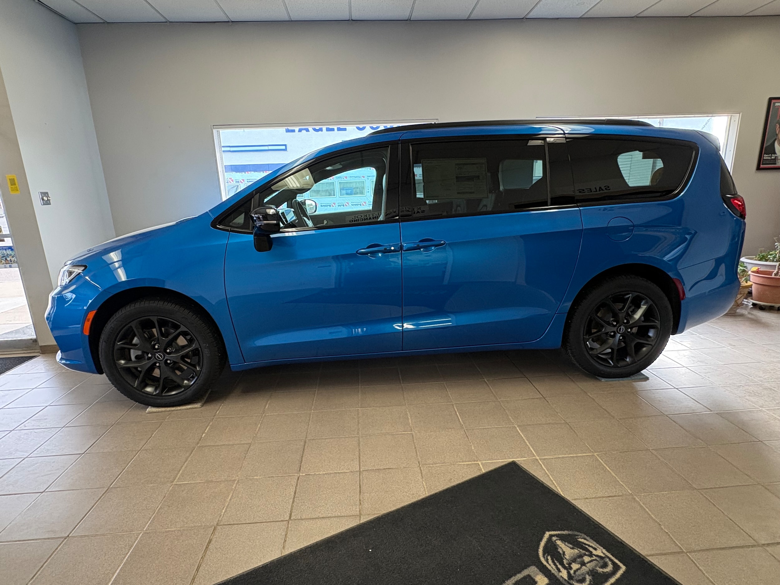 2026 Chrysler Pacifica Select AWD's photo