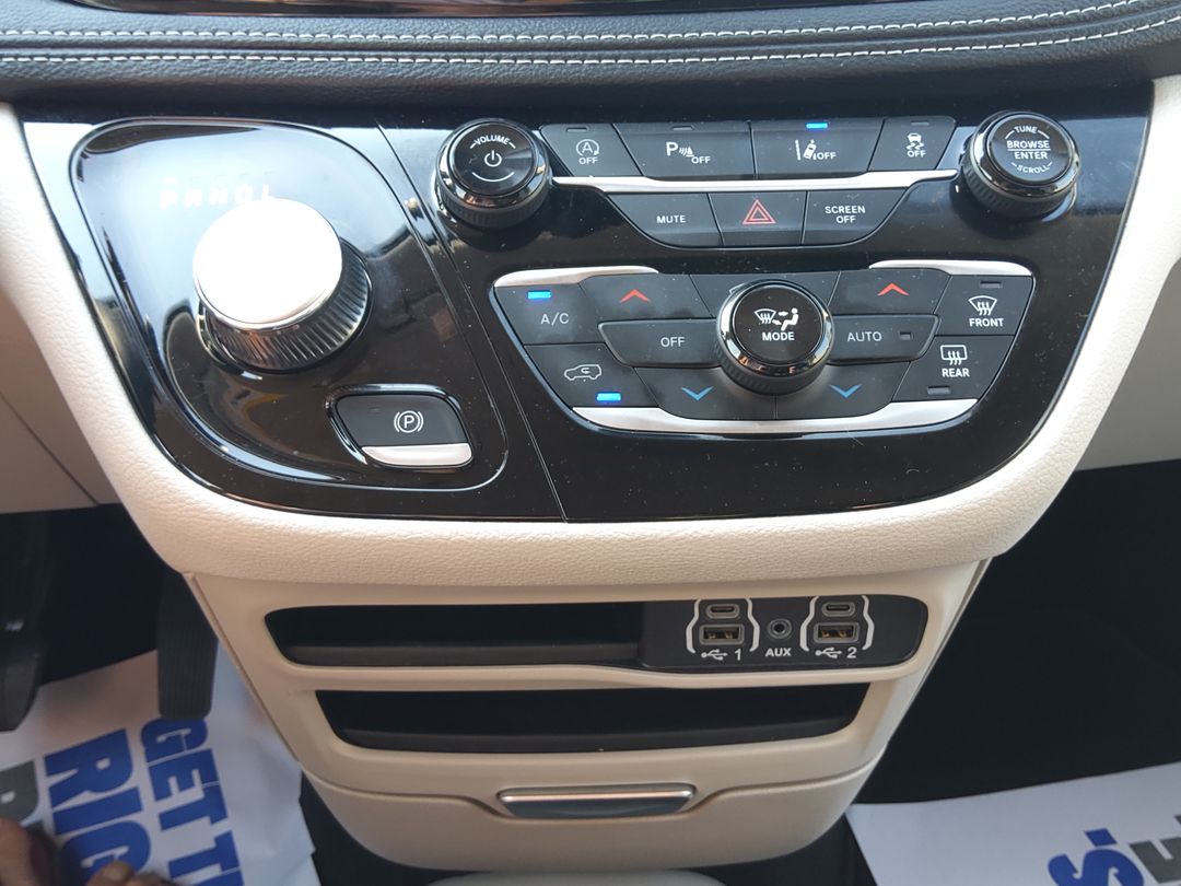 2024 Chrysler Pacifica Touring L - Photo 18