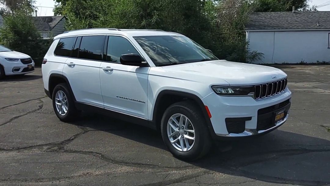 2022 Jeep Cherokee Laredo photo 2