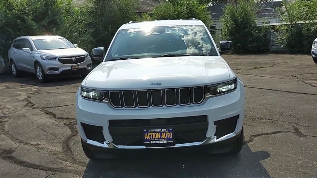 Used 2022 Jeep New Grand Cherokee Laredo SUV