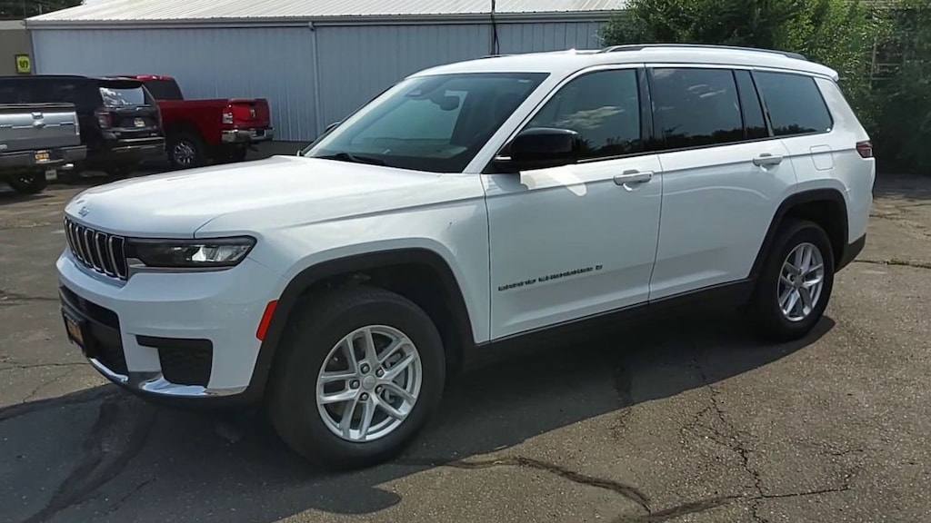 Used 2022 Jeep New Grand Cherokee Laredo SUV