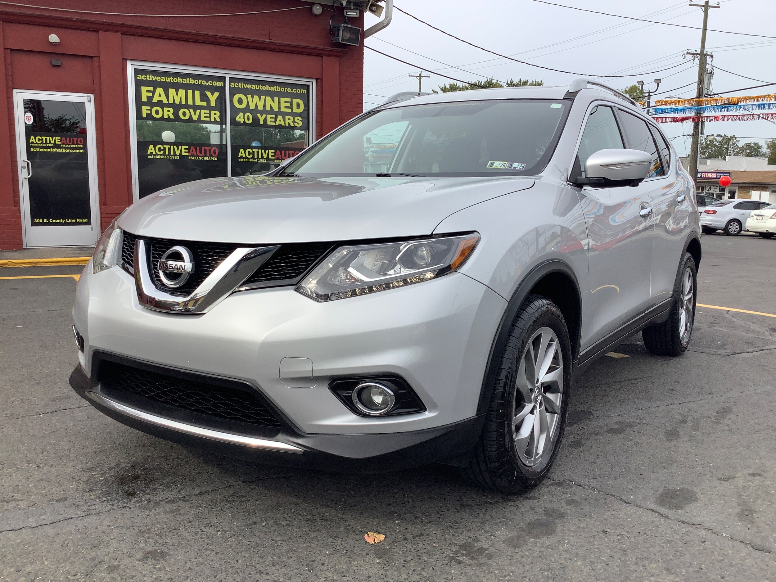 2015 Nissan Rogue SL photo 3
